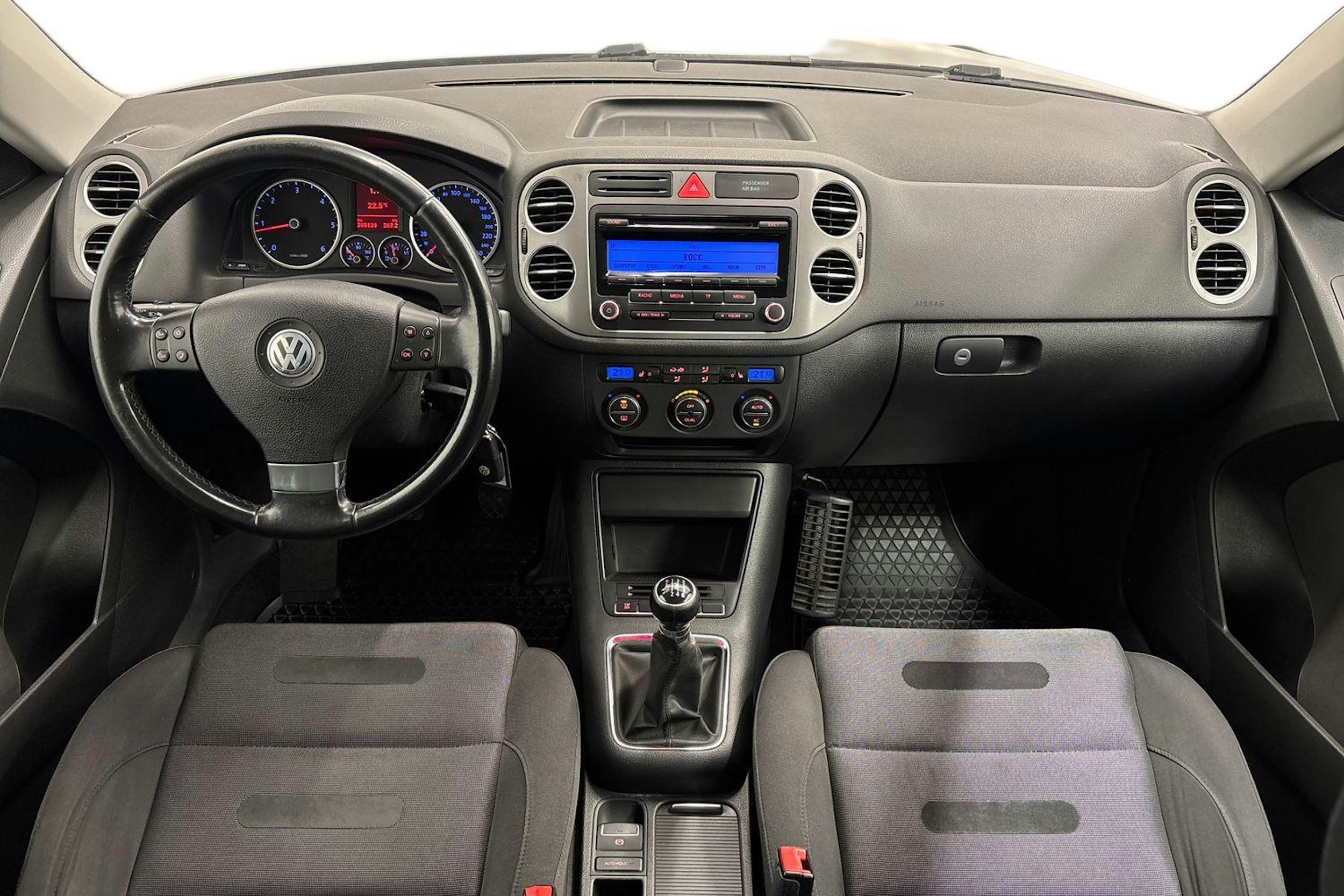 harmaa Volkswagen Tiguan 2008 kuva 9.