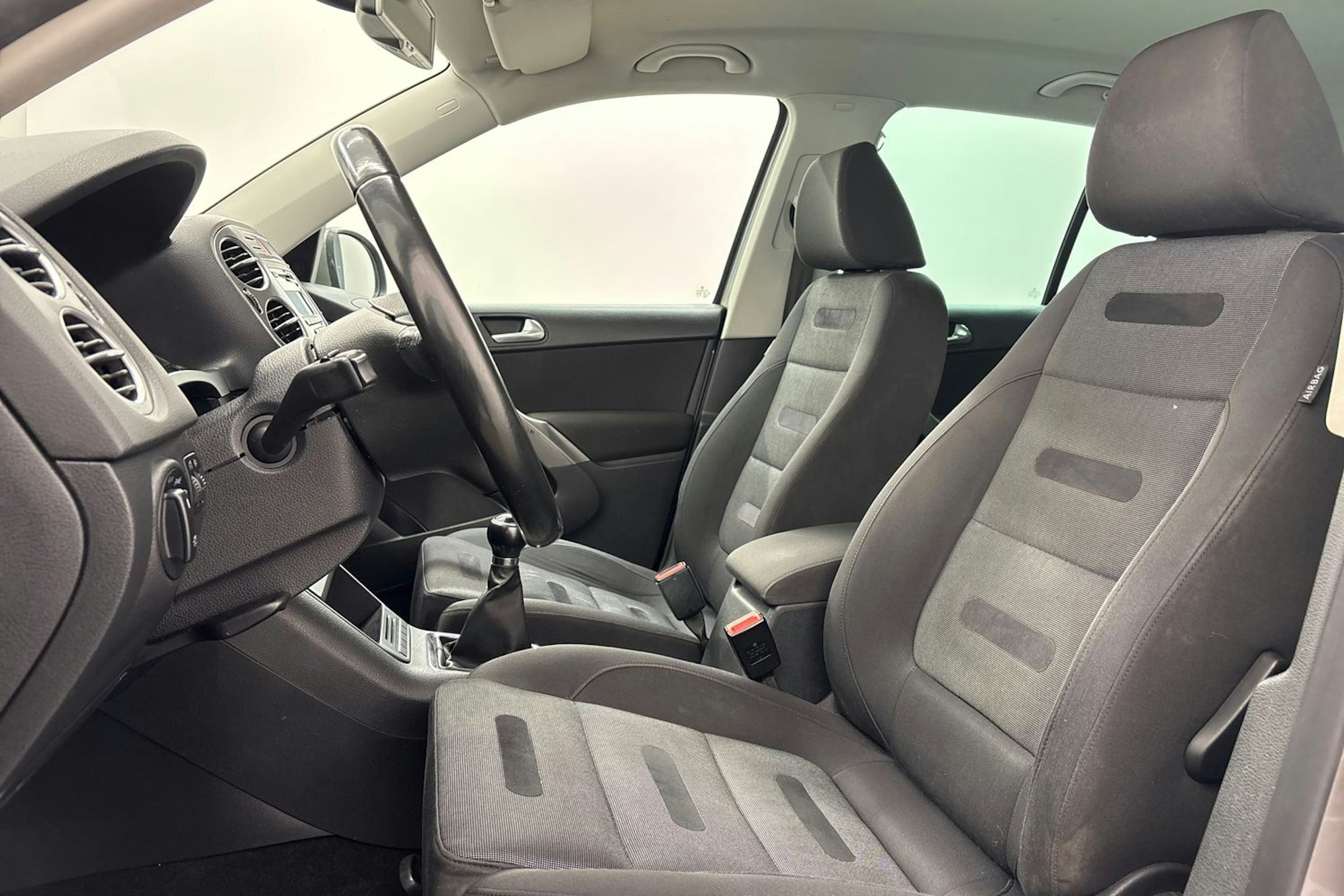 harmaa Volkswagen Tiguan 2008 kuva 14.