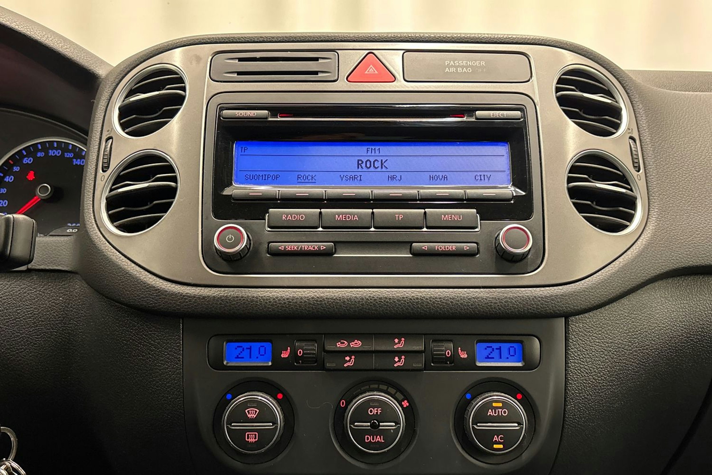 harmaa Volkswagen Tiguan 2008 kuva 20.