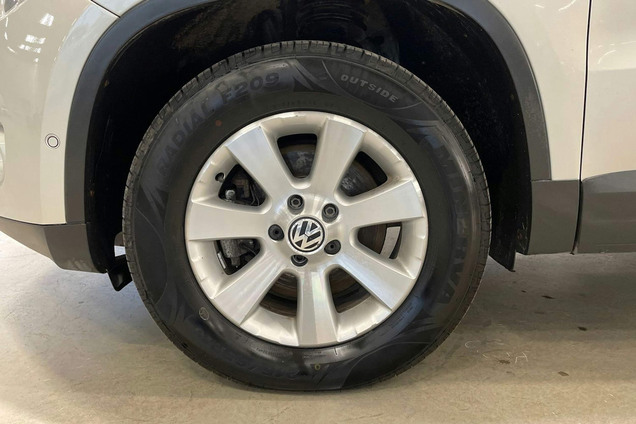 hopea Volkswagen Tiguan 2008 kuva 9.