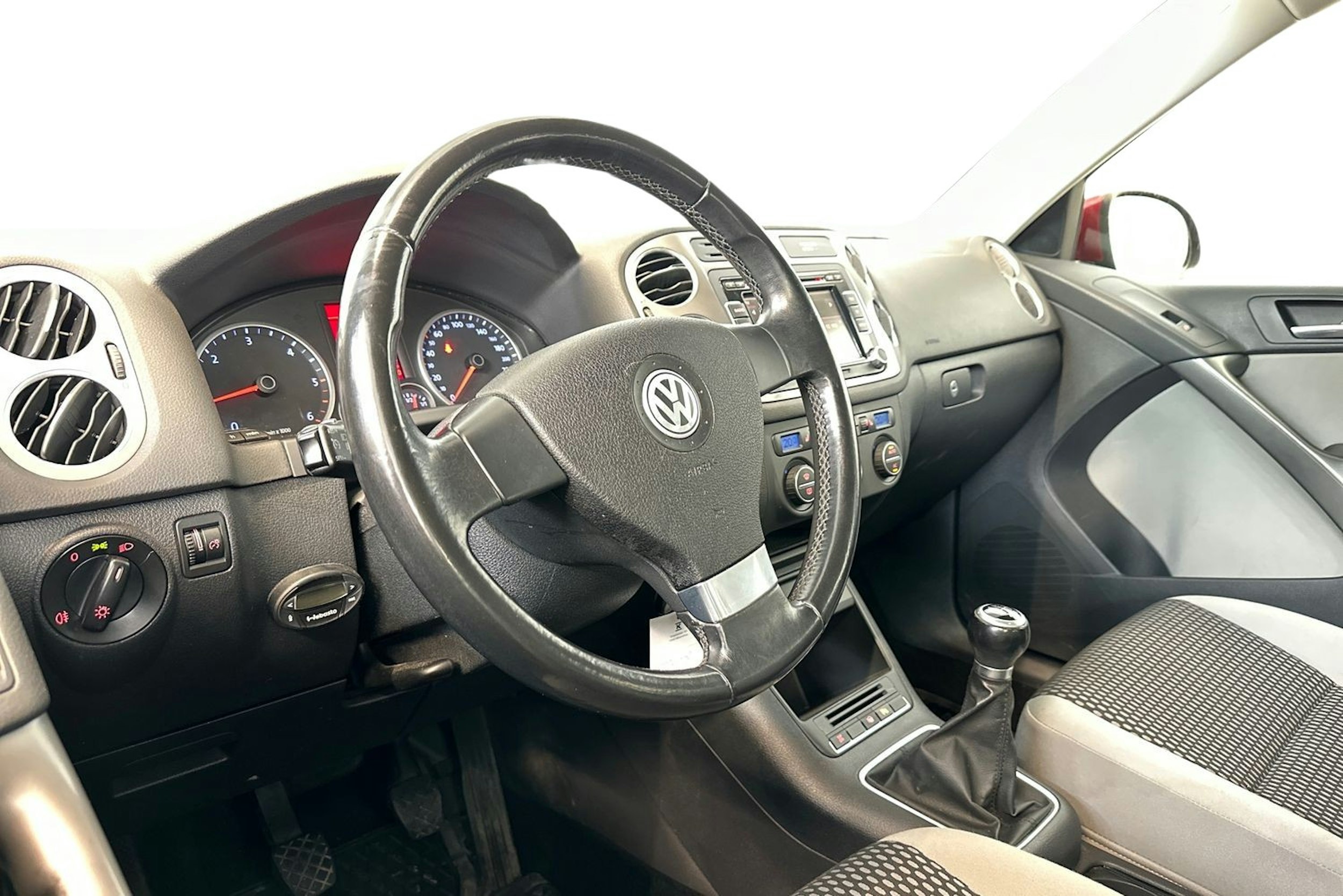 punainen Volkswagen Tiguan 2008 kuva 7.