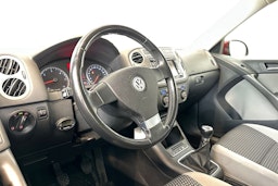 punainen Volkswagen Tiguan 2008 kuva 7.