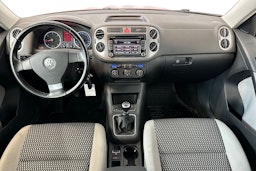 punainen Volkswagen Tiguan 2008 kuva 9.