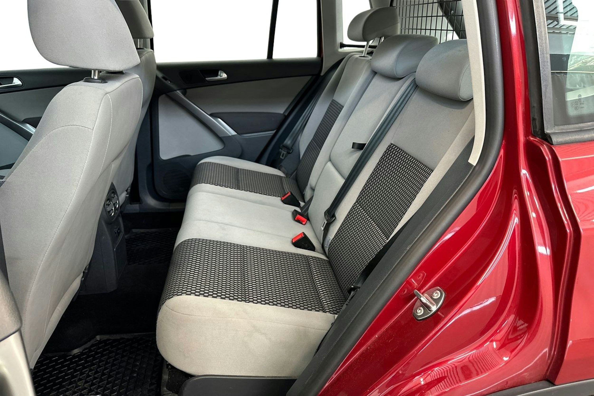 punainen Volkswagen Tiguan 2008 kuva 10.