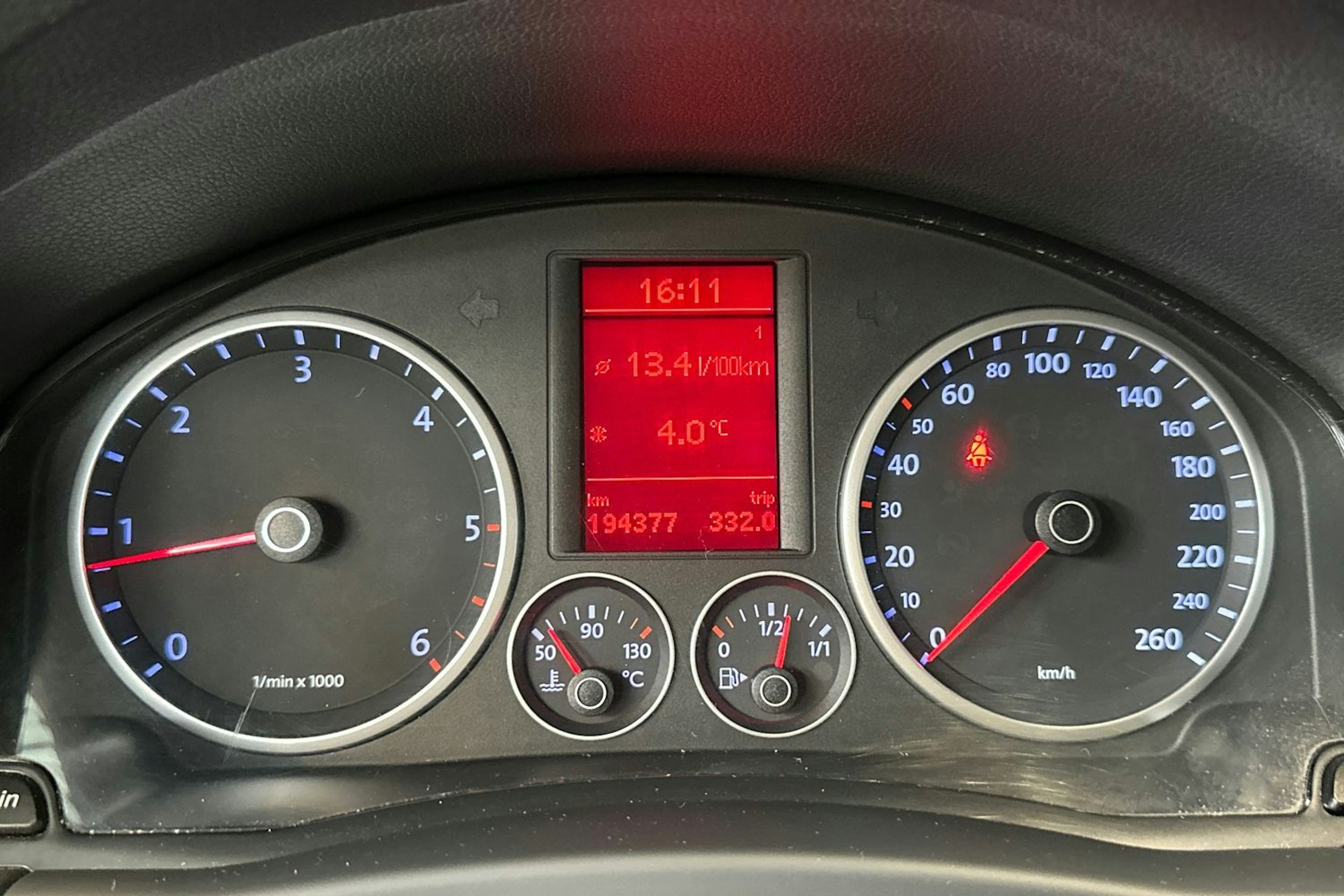 punainen Volkswagen Tiguan 2008 kuva 16.