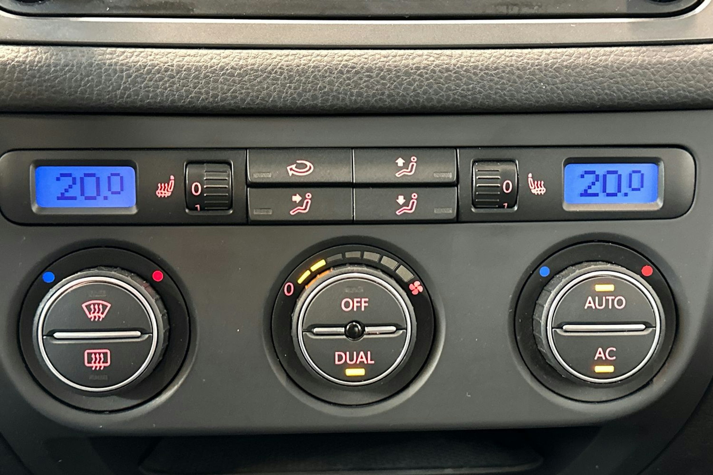 punainen Volkswagen Tiguan 2008 kuva 20.