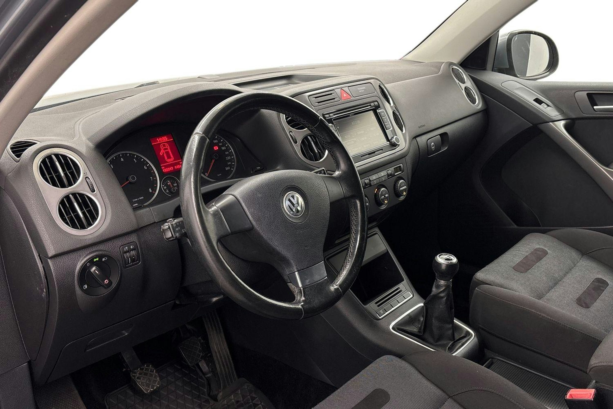 Harmaa Volkswagen Tiguan 2008 kuva 3.