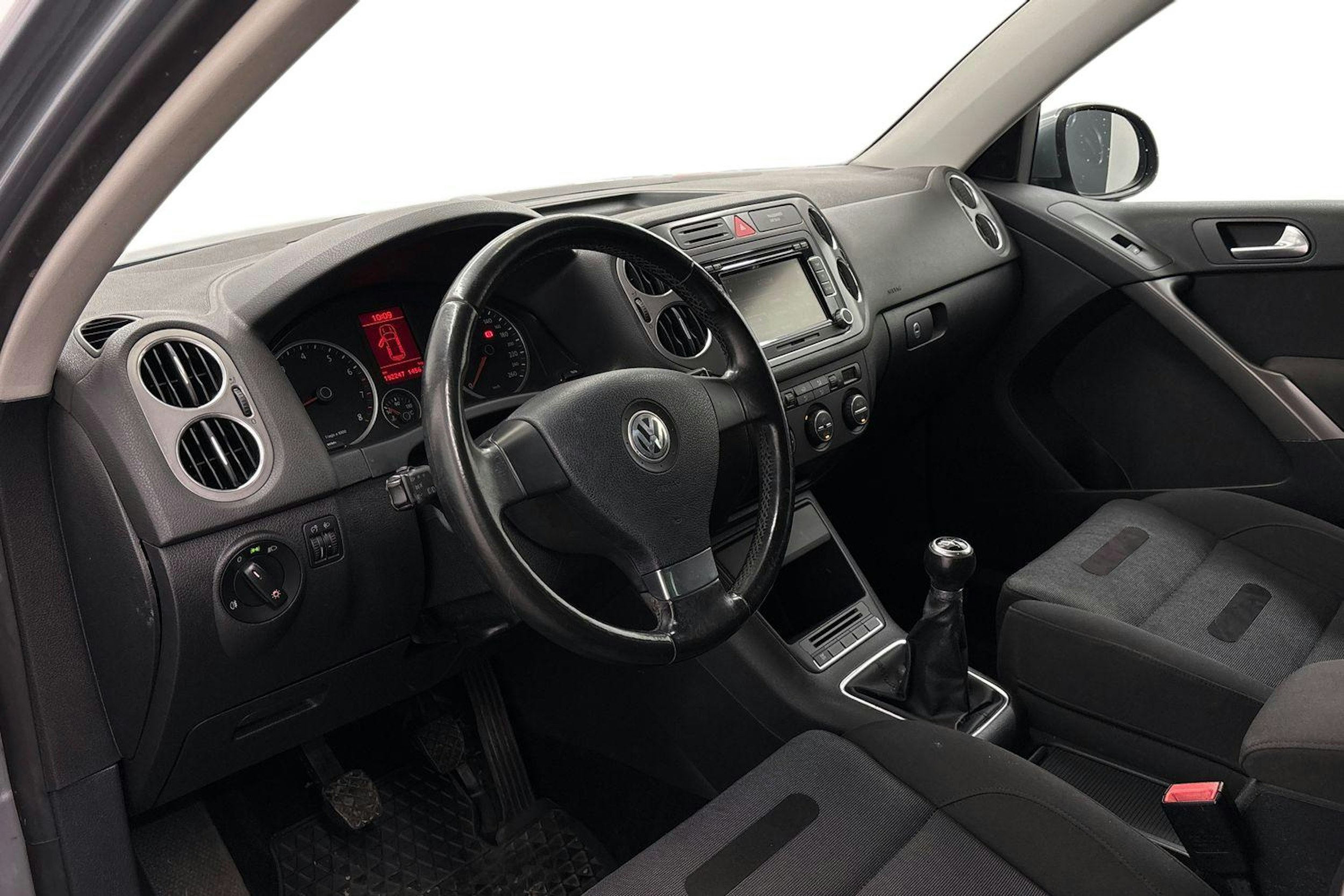 Harmaa Volkswagen Tiguan 2008 kuva 7.