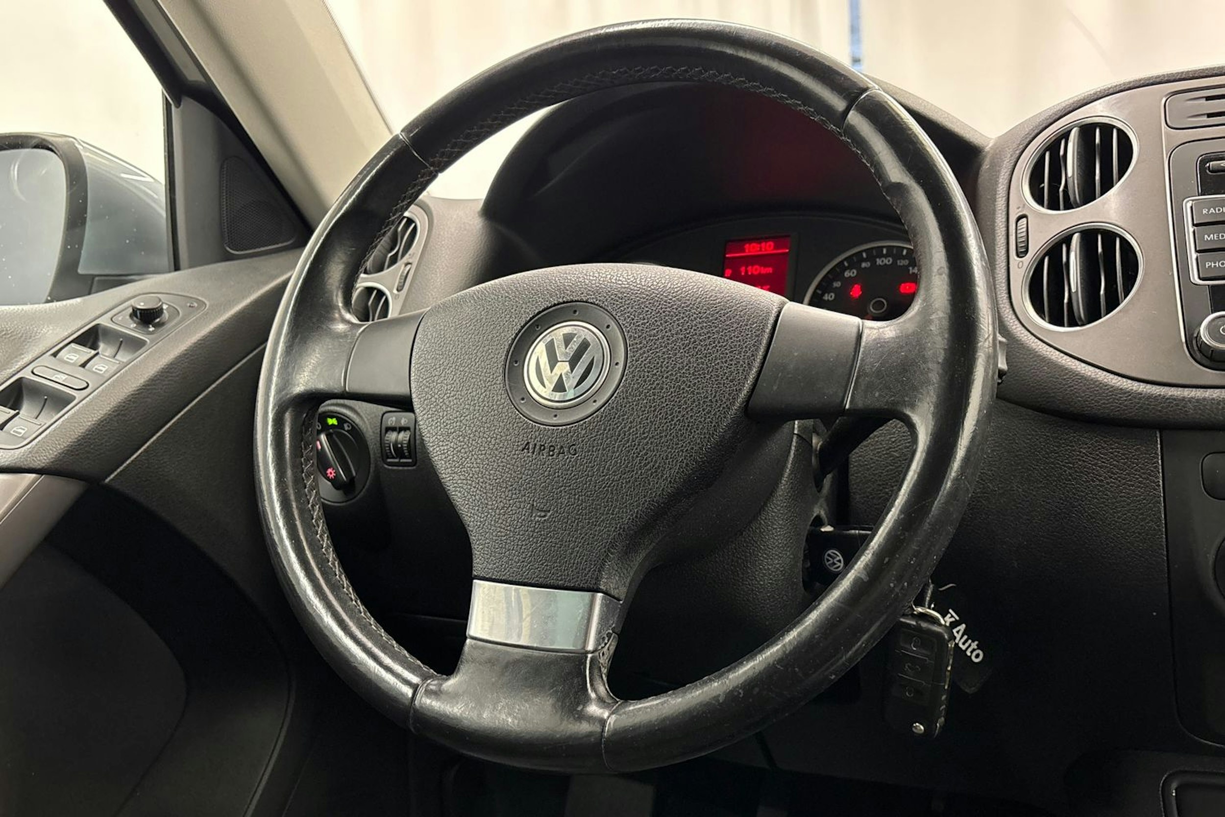 Harmaa Volkswagen Tiguan 2008 kuva 17.