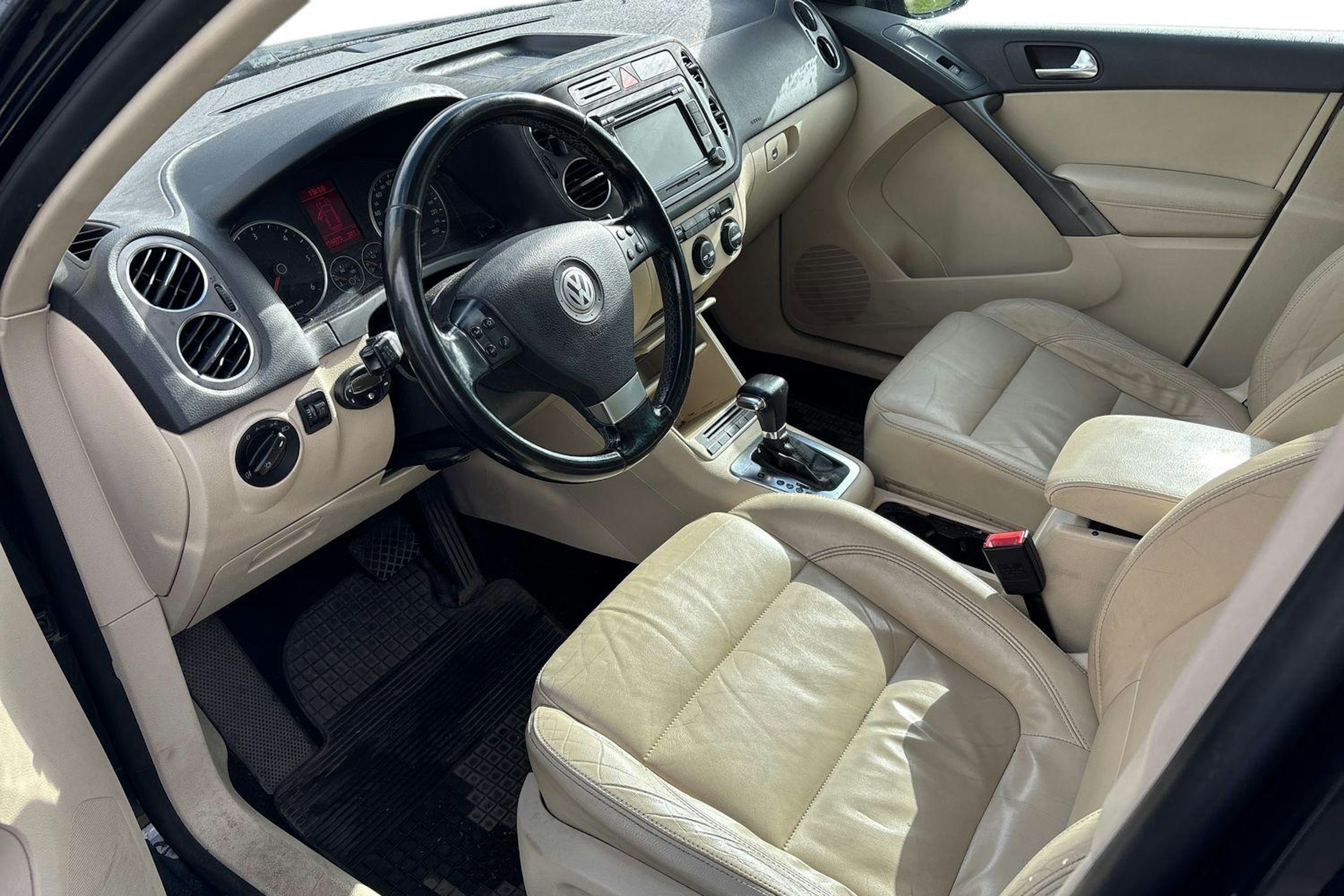 musta Volkswagen Tiguan 2009 kuva 3.