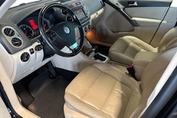 musta Volkswagen Tiguan 2009 kuva 7.