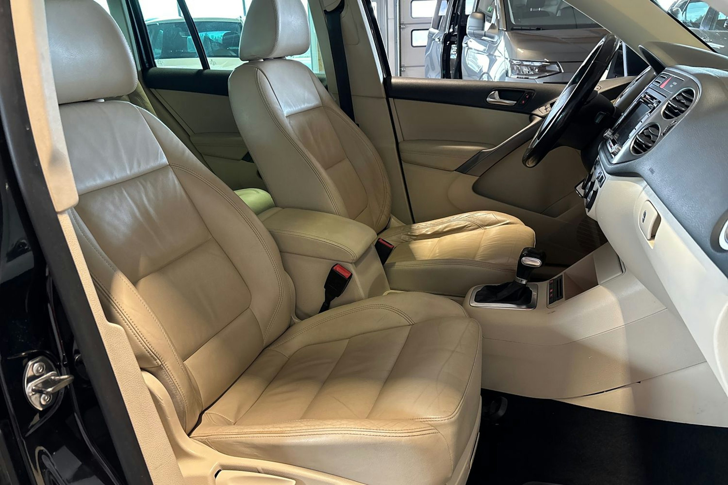 musta Volkswagen Tiguan 2009 kuva 14.