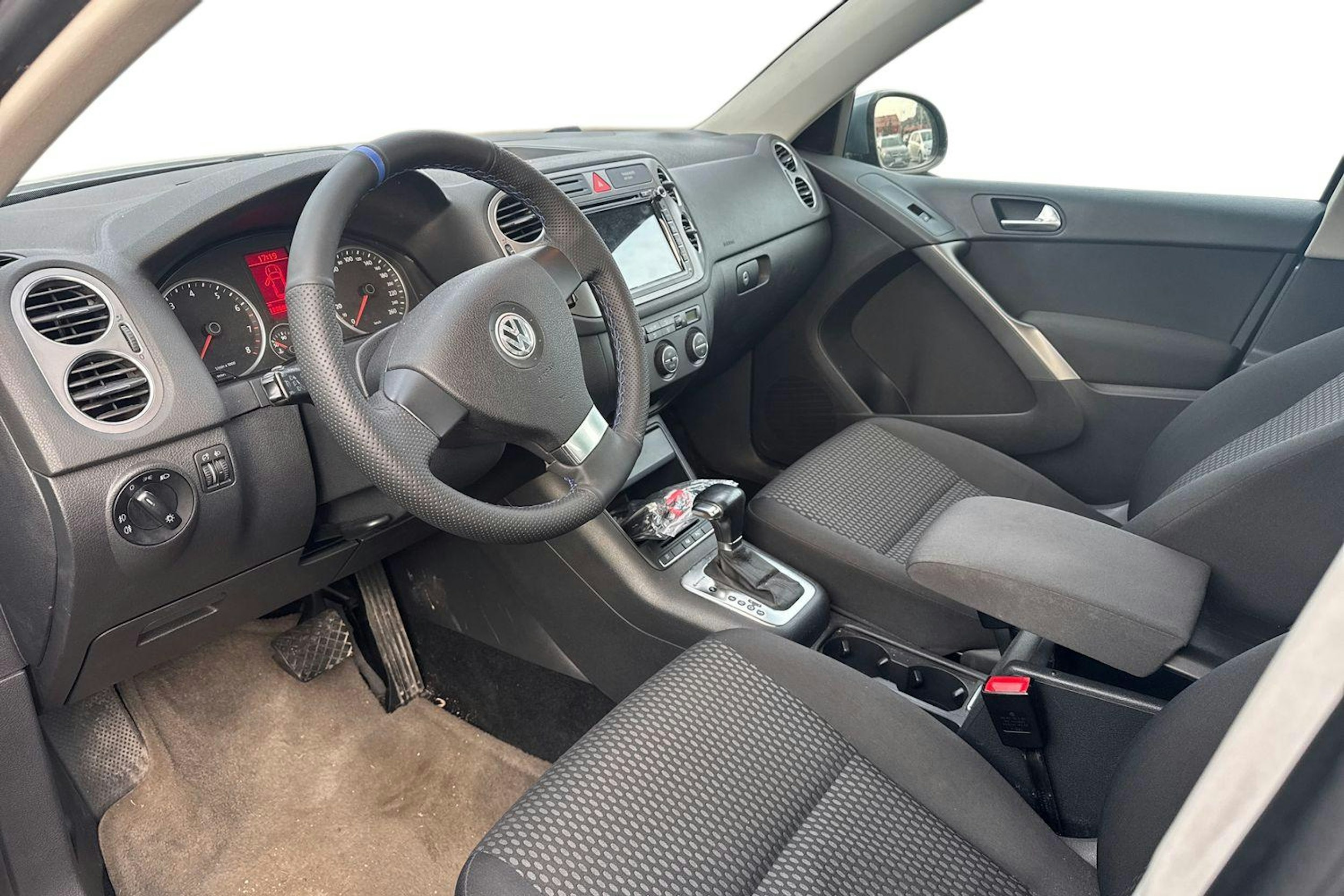 harmaa Volkswagen Tiguan 2009 kuva 3.