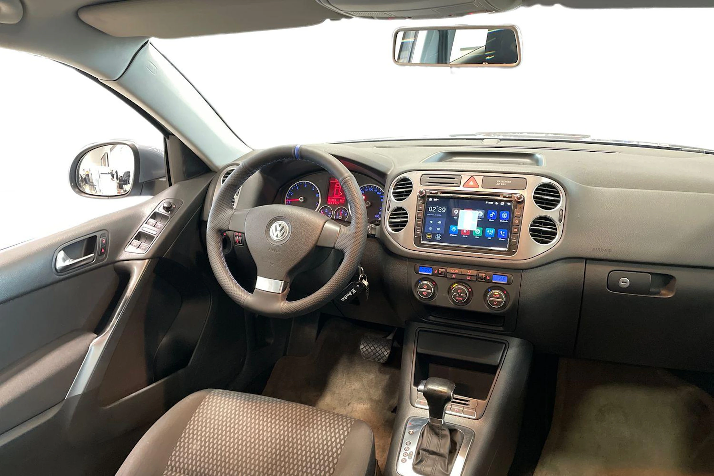 harmaa Volkswagen Tiguan 2009 kuva 7.