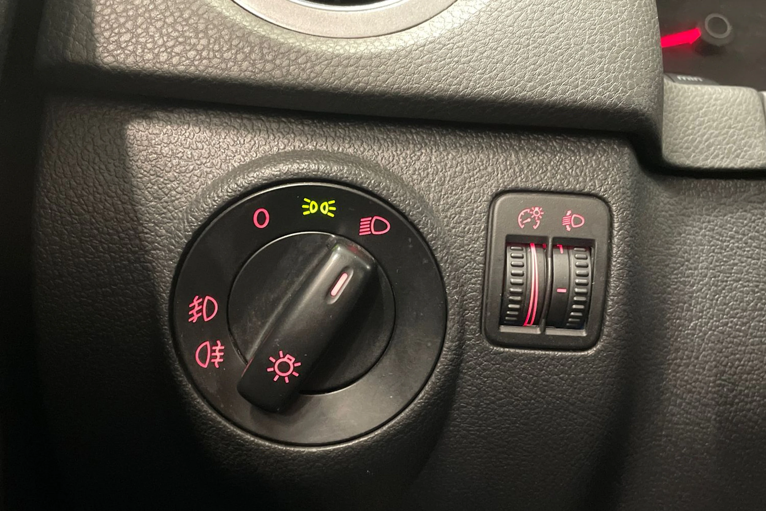 harmaa Volkswagen Tiguan 2009 kuva 15.