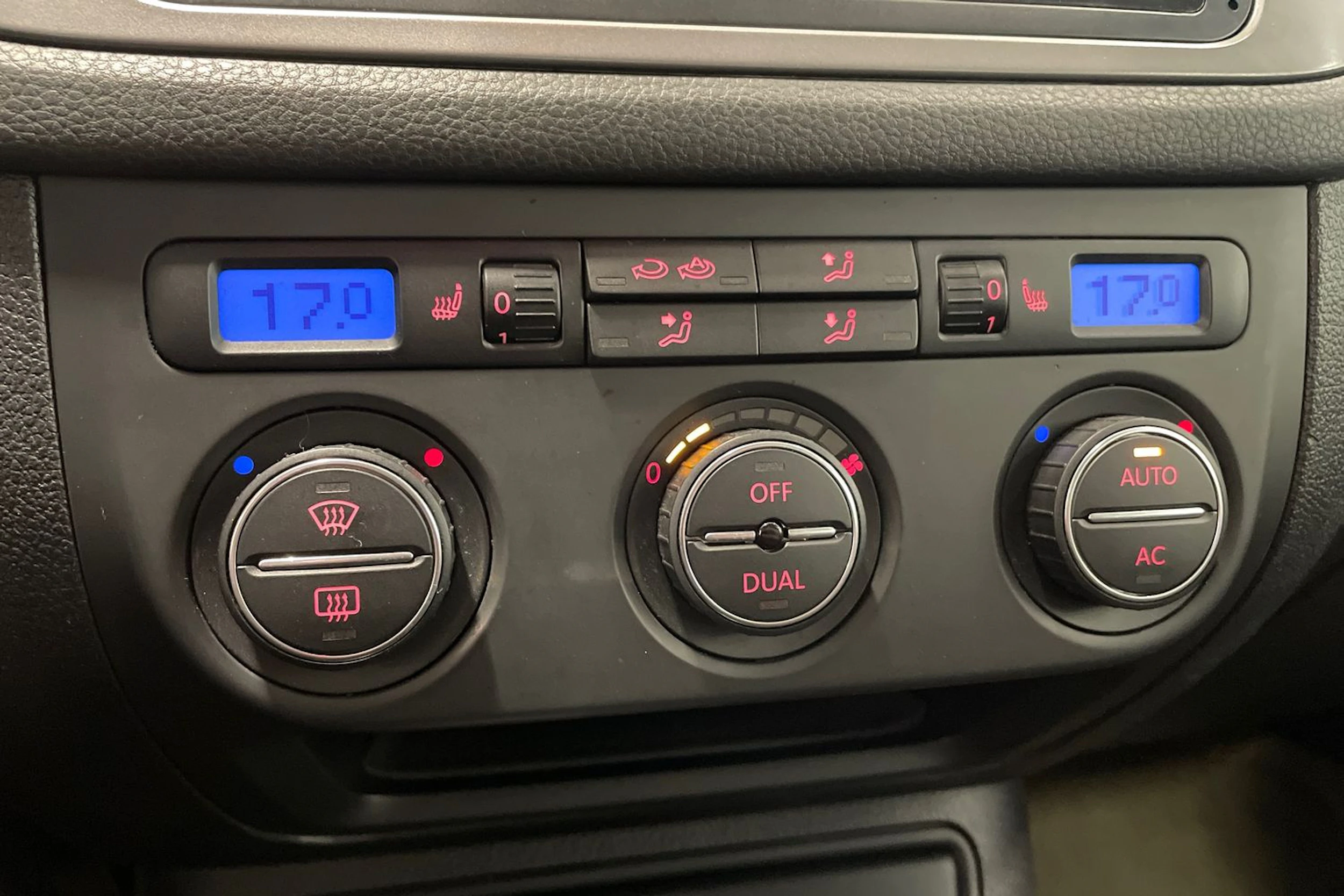 harmaa Volkswagen Tiguan 2009 kuva 26.