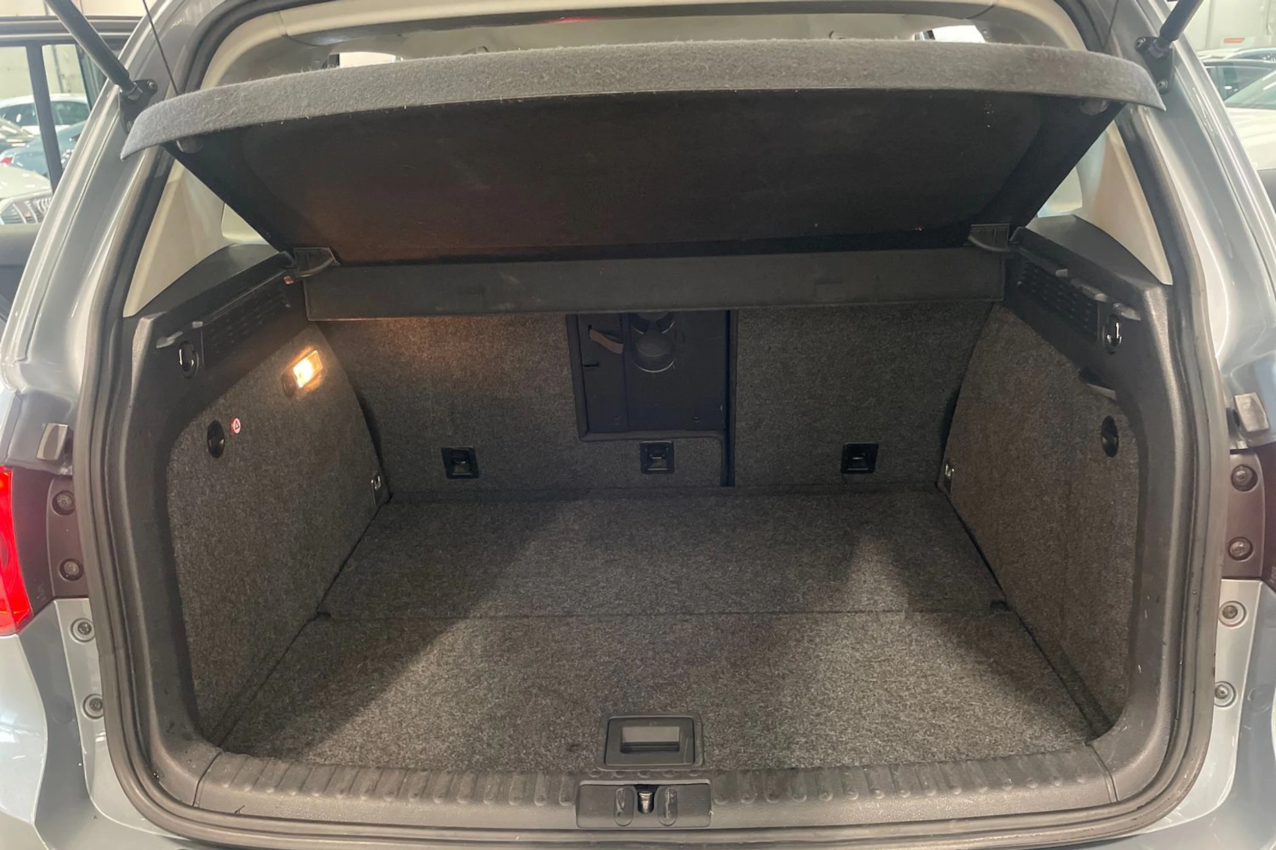 harmaa Volkswagen Tiguan 2009 kuva 33.