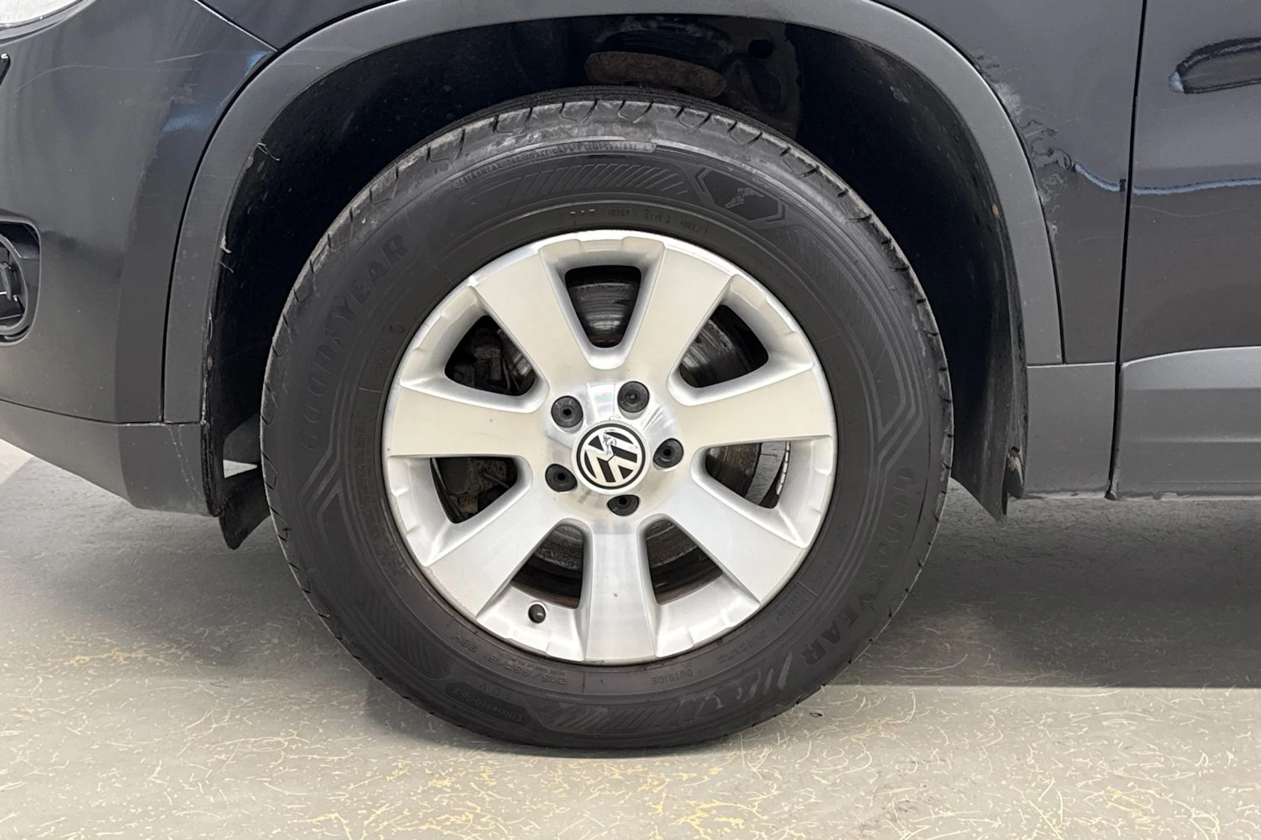 musta Volkswagen Tiguan 2009 kuva 10.