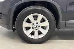 musta Volkswagen Tiguan 2009 kuva 10.