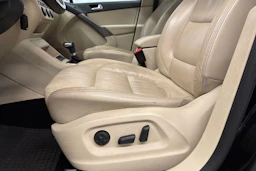 musta Volkswagen Tiguan 2009 kuva 13.