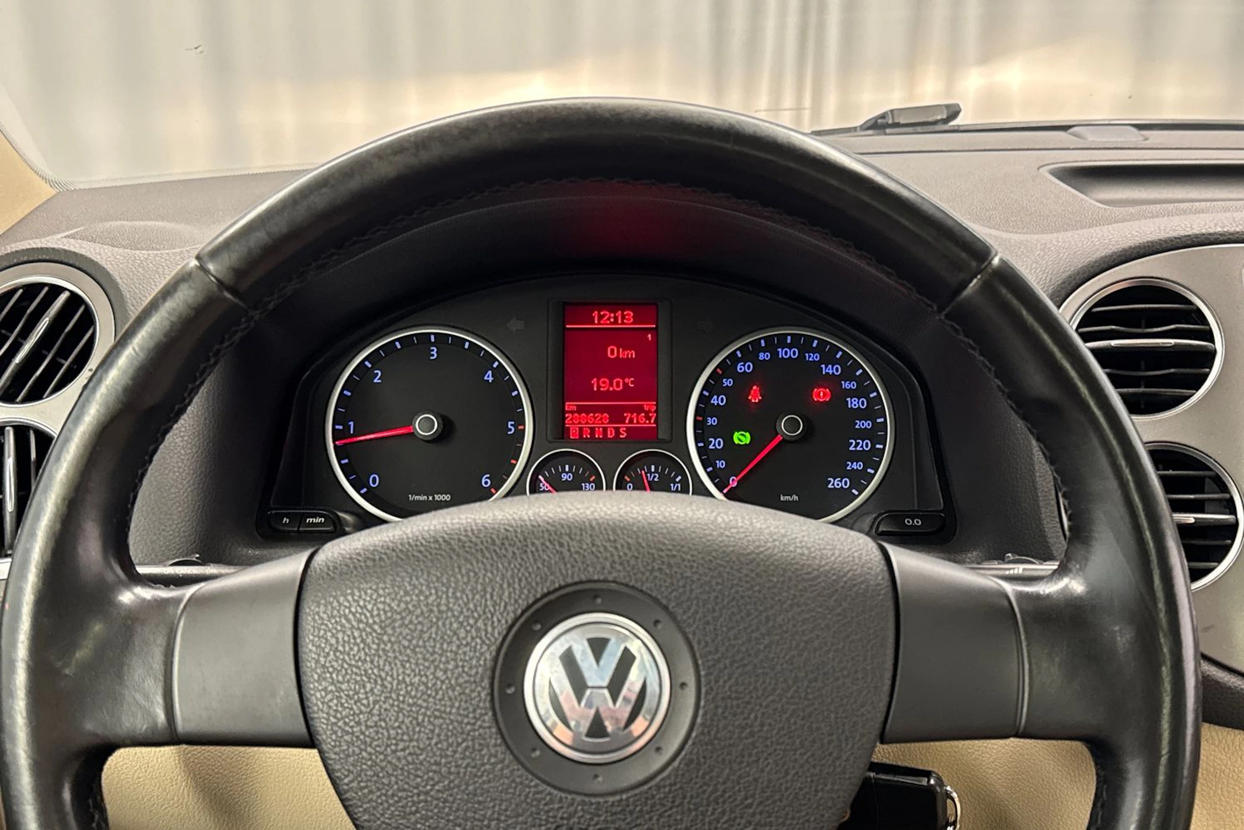 musta Volkswagen Tiguan 2009 kuva 18.