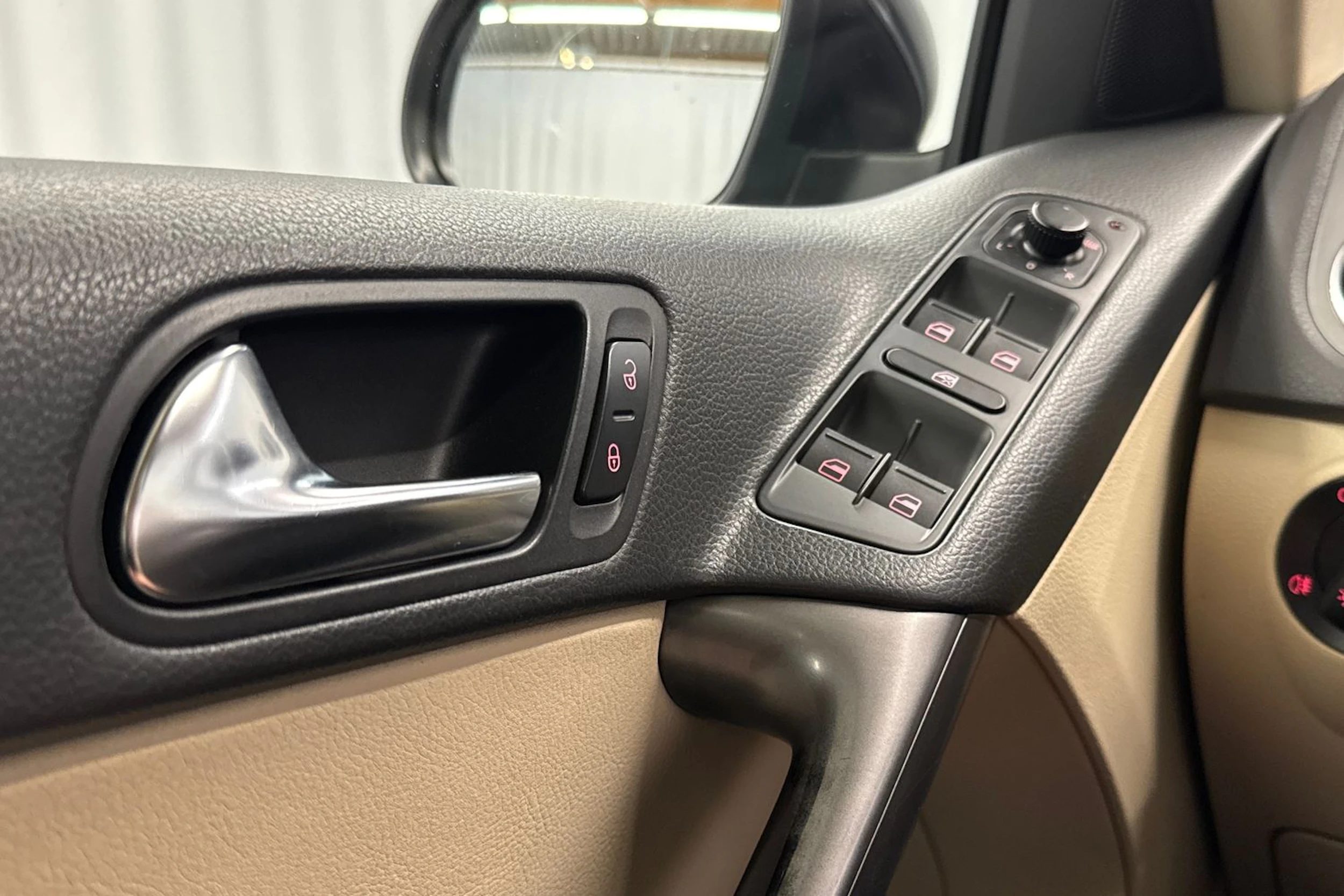musta Volkswagen Tiguan 2009 kuva 19.