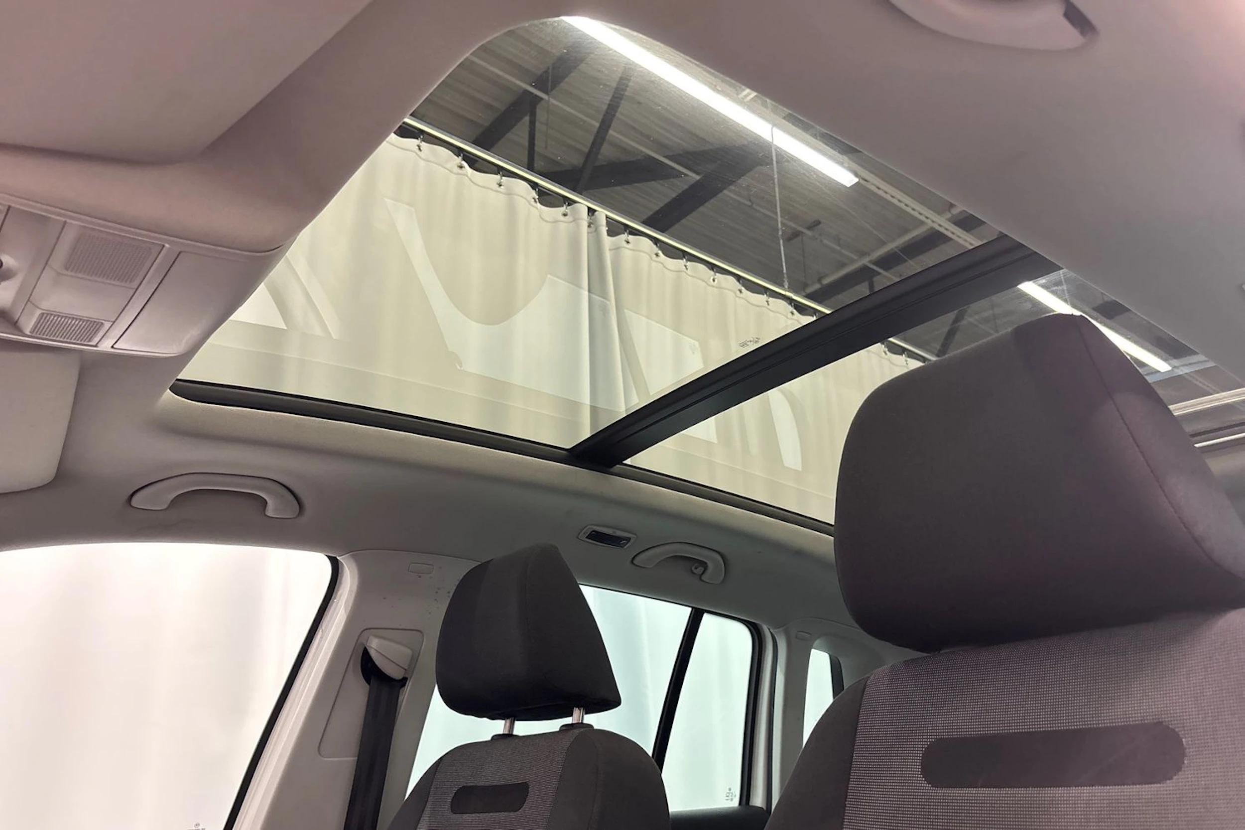 valkoinen Volkswagen Tiguan 2009 kuva 20.