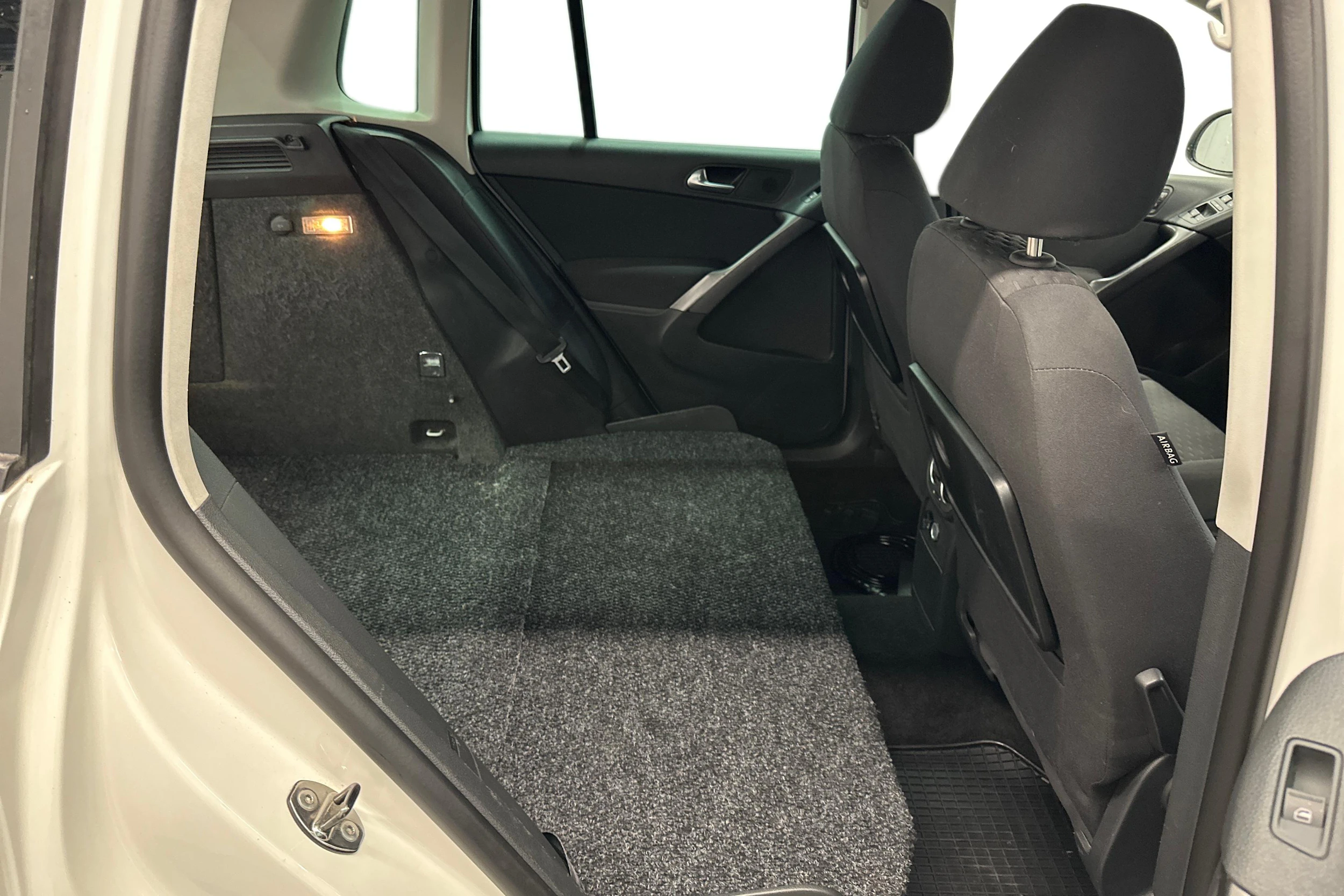 valkoinen Volkswagen Tiguan 2009 kuva 12.