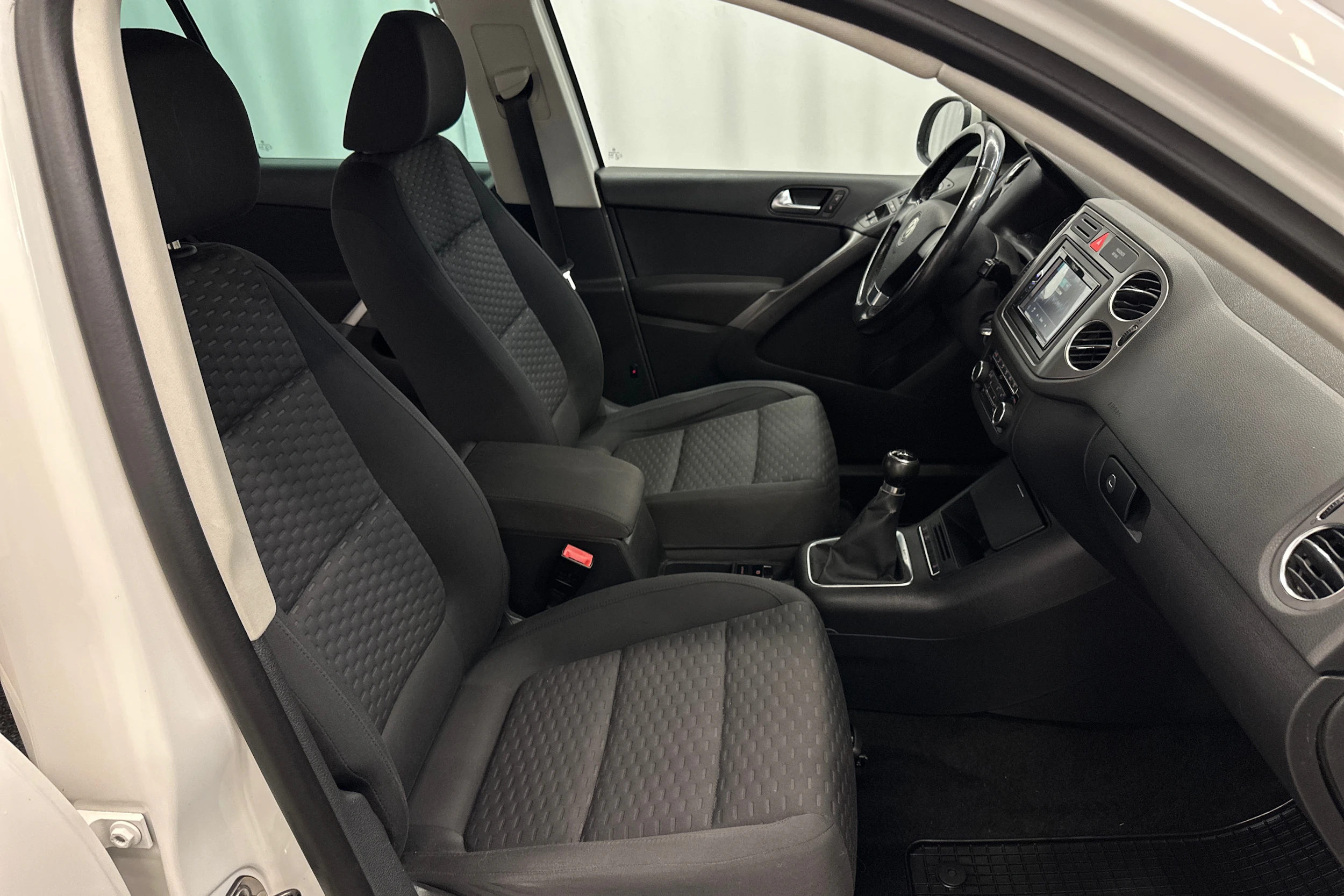 valkoinen Volkswagen Tiguan 2009 kuva 13.