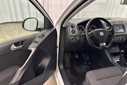valkoinen Volkswagen Tiguan 2009 kuva 15.
