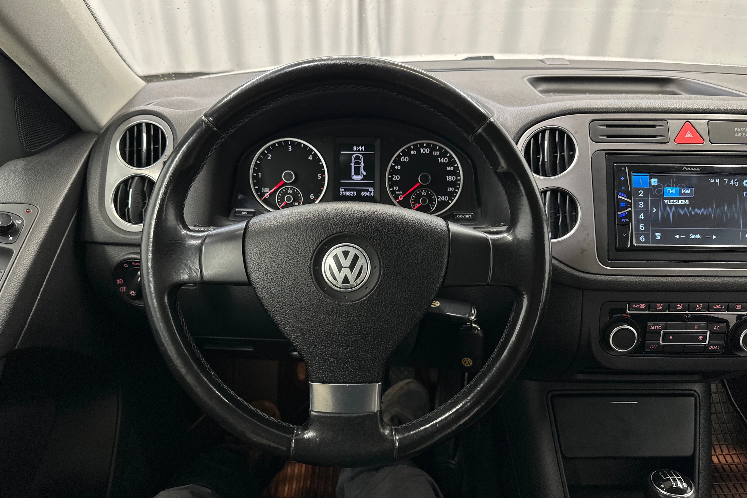 valkoinen Volkswagen Tiguan 2009 kuva 16.