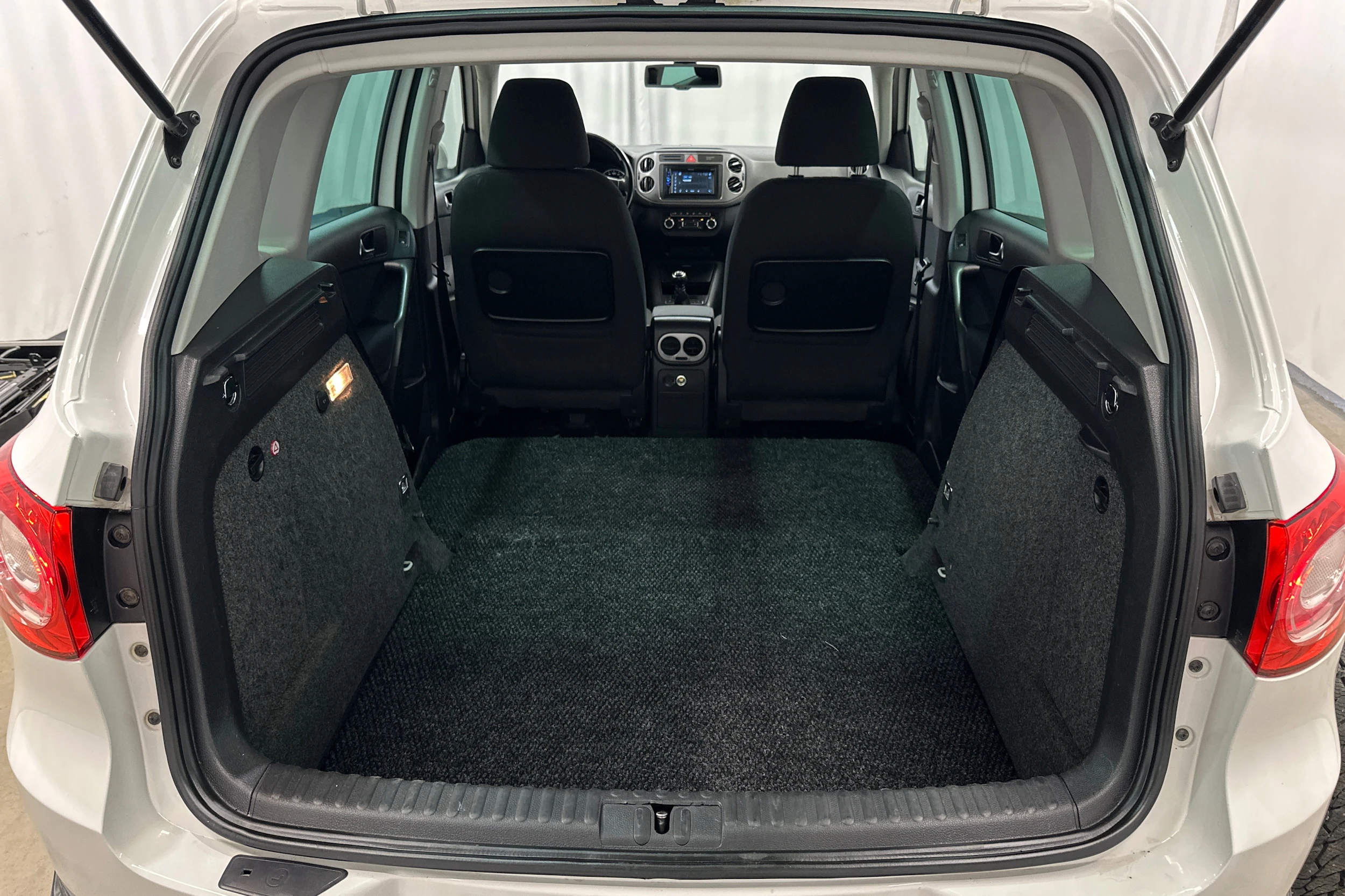 valkoinen Volkswagen Tiguan 2009 kuva 22.