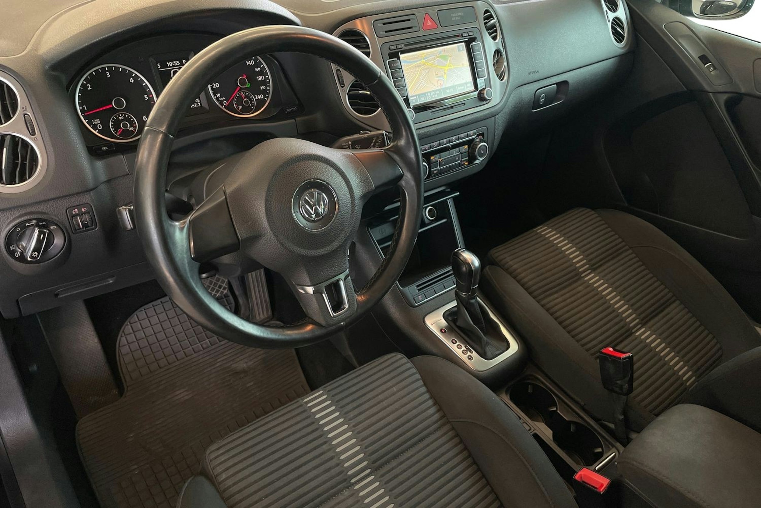 Musta Volkswagen Tiguan 2010 kuva 7.
