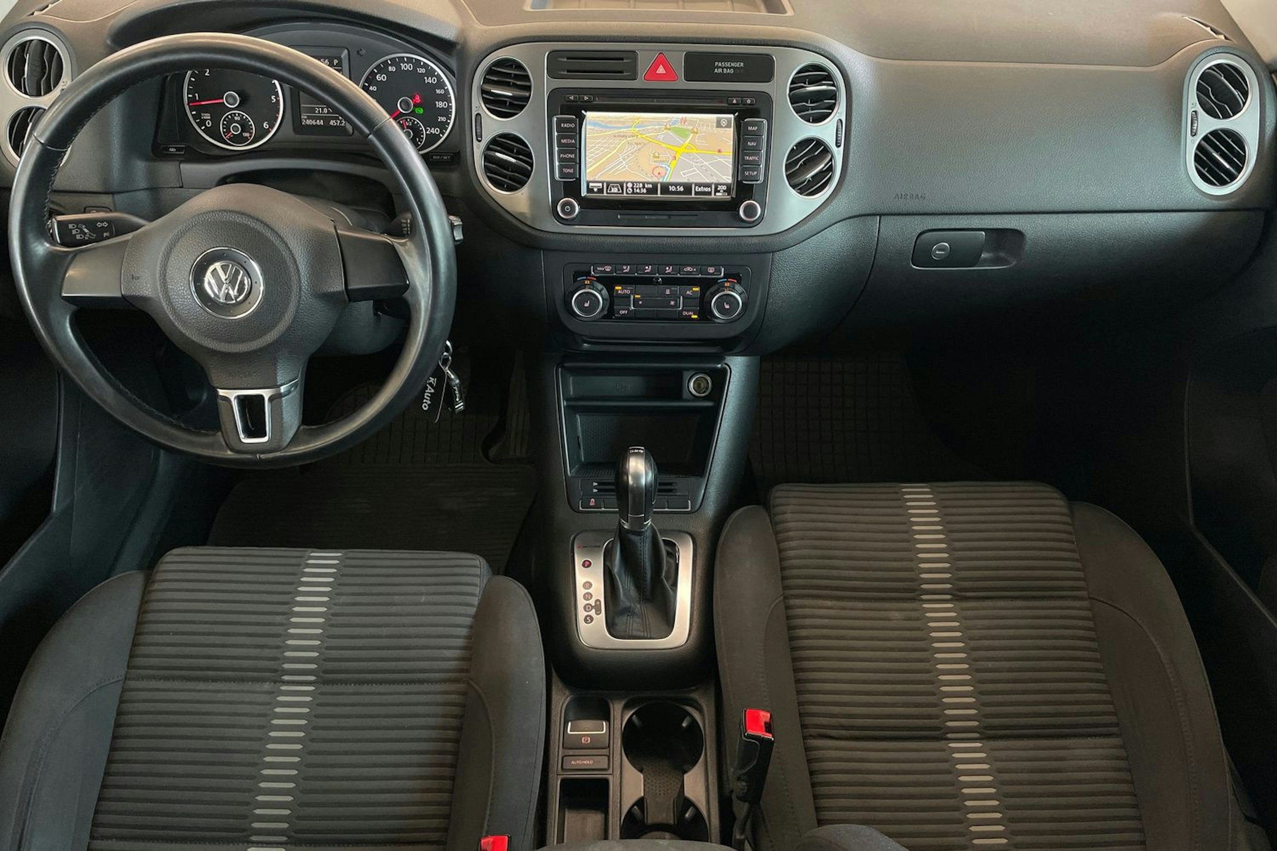 Musta Volkswagen Tiguan 2010 kuva 9.