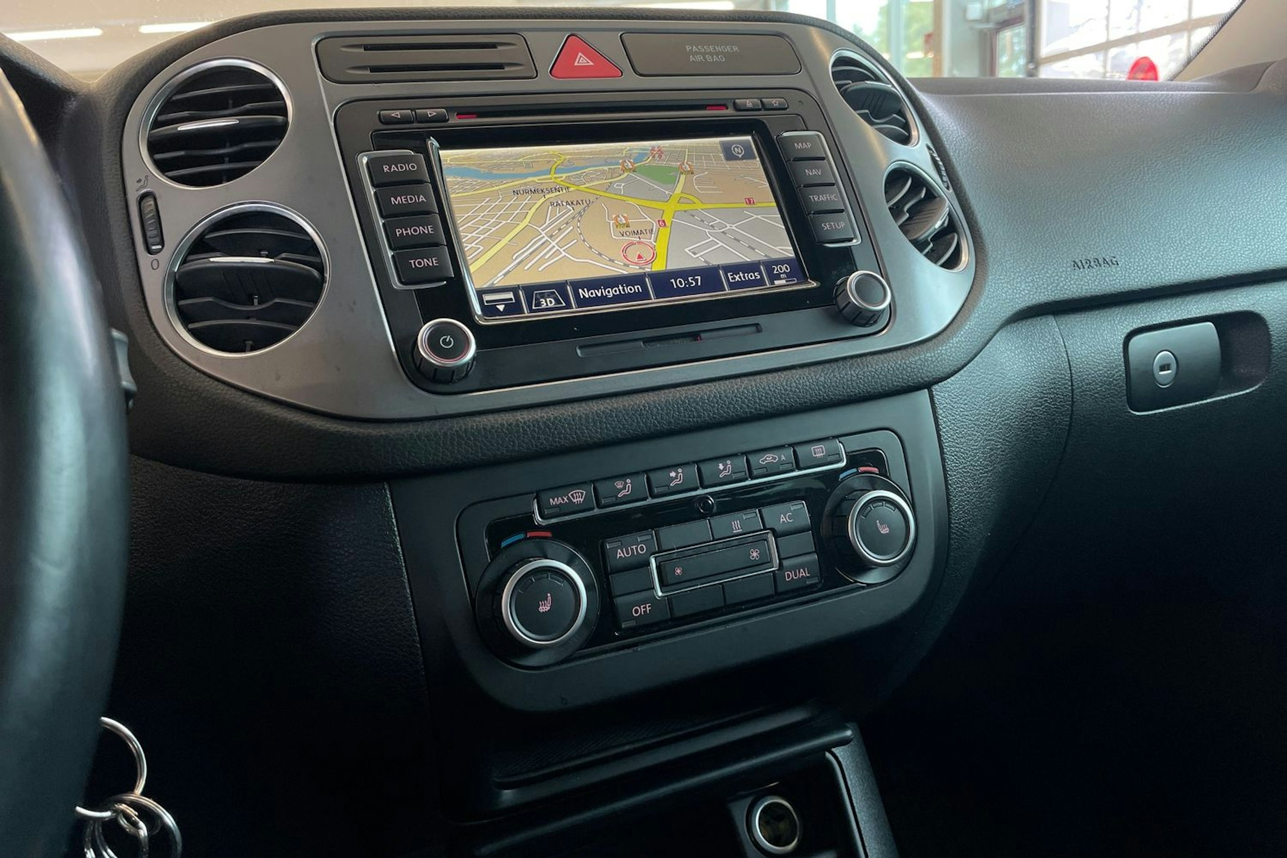 Musta Volkswagen Tiguan 2010 kuva 20.