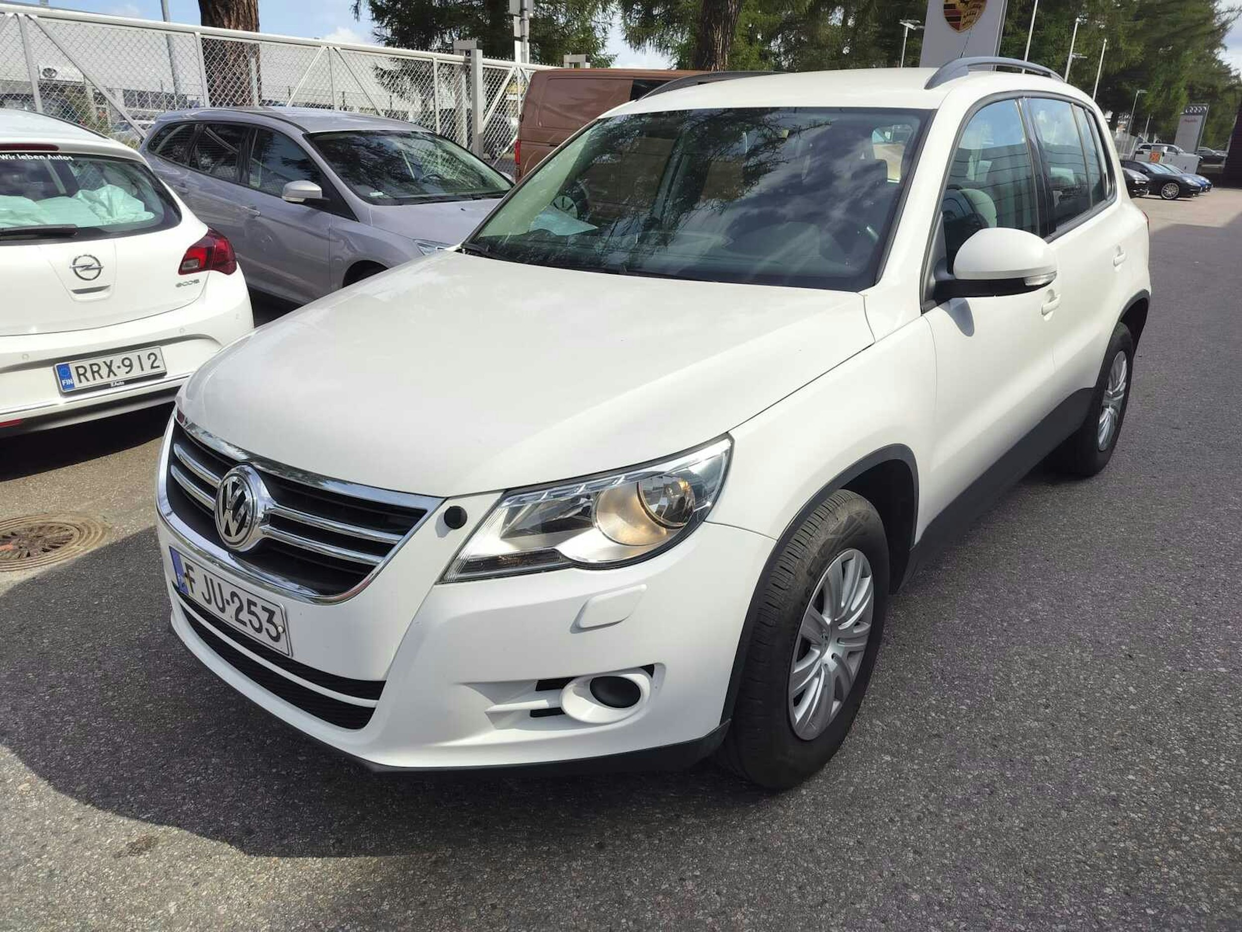 valkoinen Volkswagen Tiguan 2010 kuva 1.