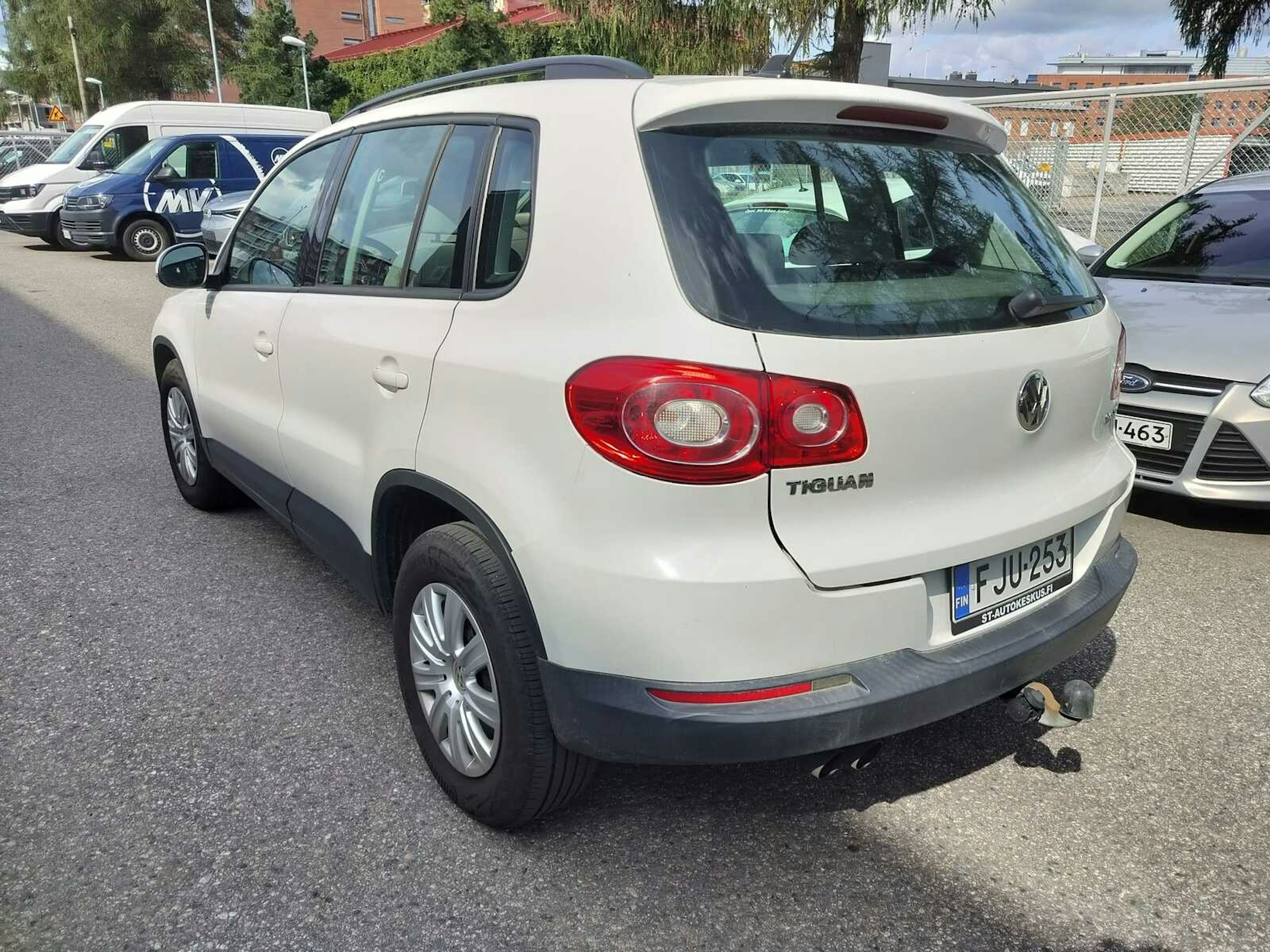 valkoinen Volkswagen Tiguan 2010 kuva 2.