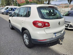 valkoinen Volkswagen Tiguan 2010 kuva 2.