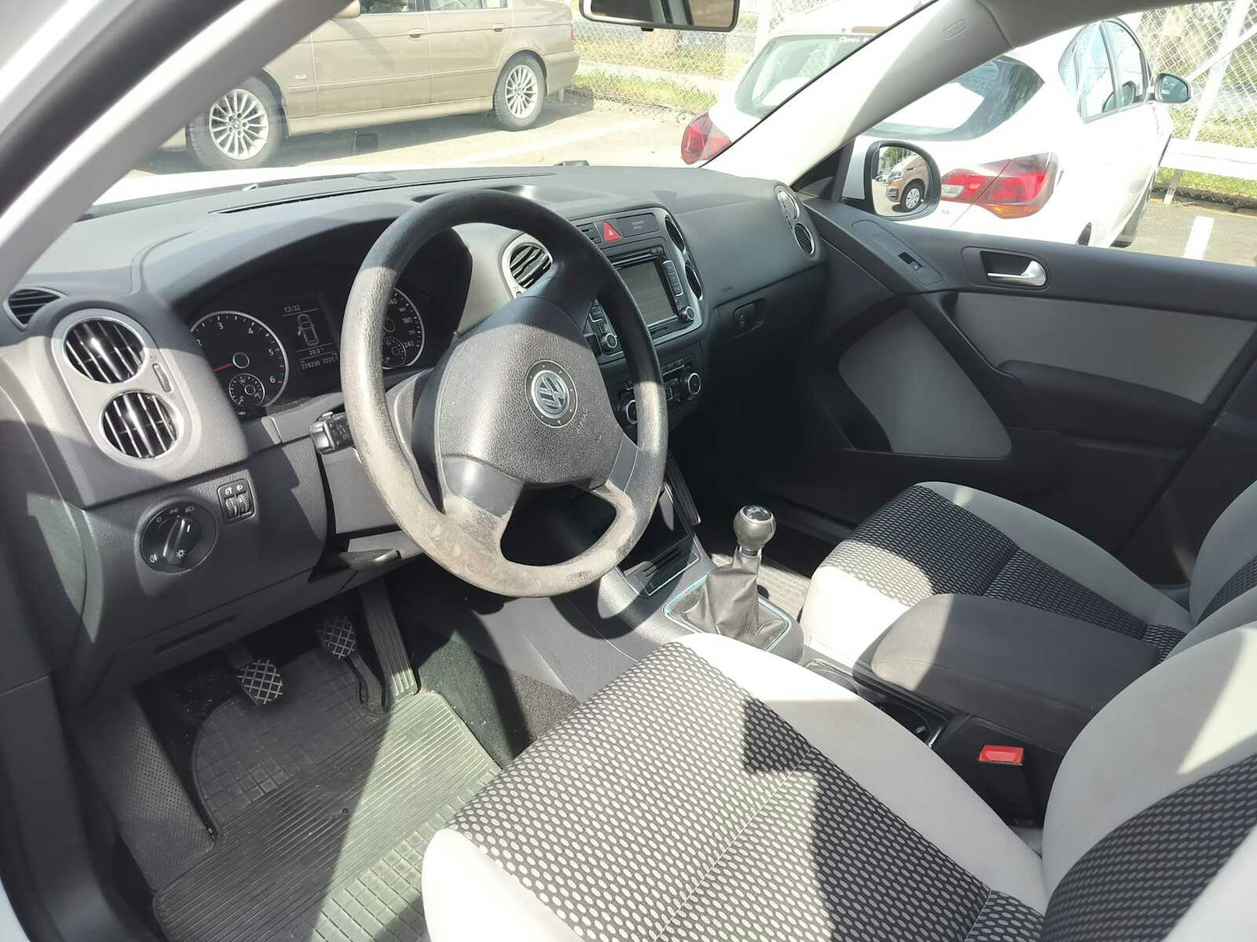 valkoinen Volkswagen Tiguan 2010 kuva 3.
