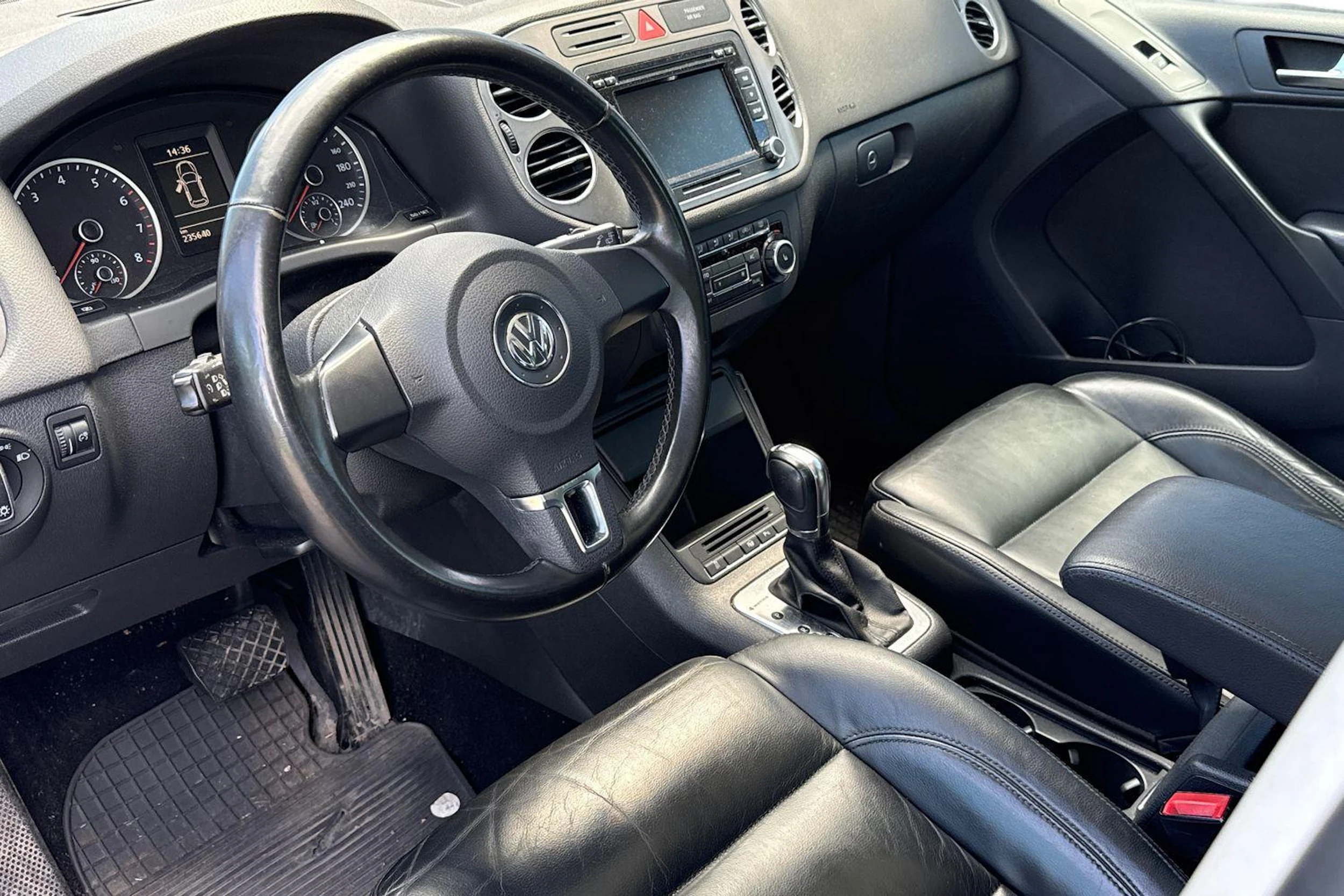 harmaa Volkswagen Tiguan 2010 kuva 3.