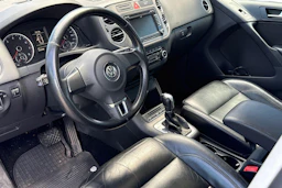 harmaa Volkswagen Tiguan 2010 kuva 3.