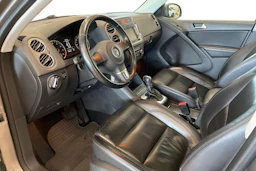 harmaa Volkswagen Tiguan 2010 kuva 6.