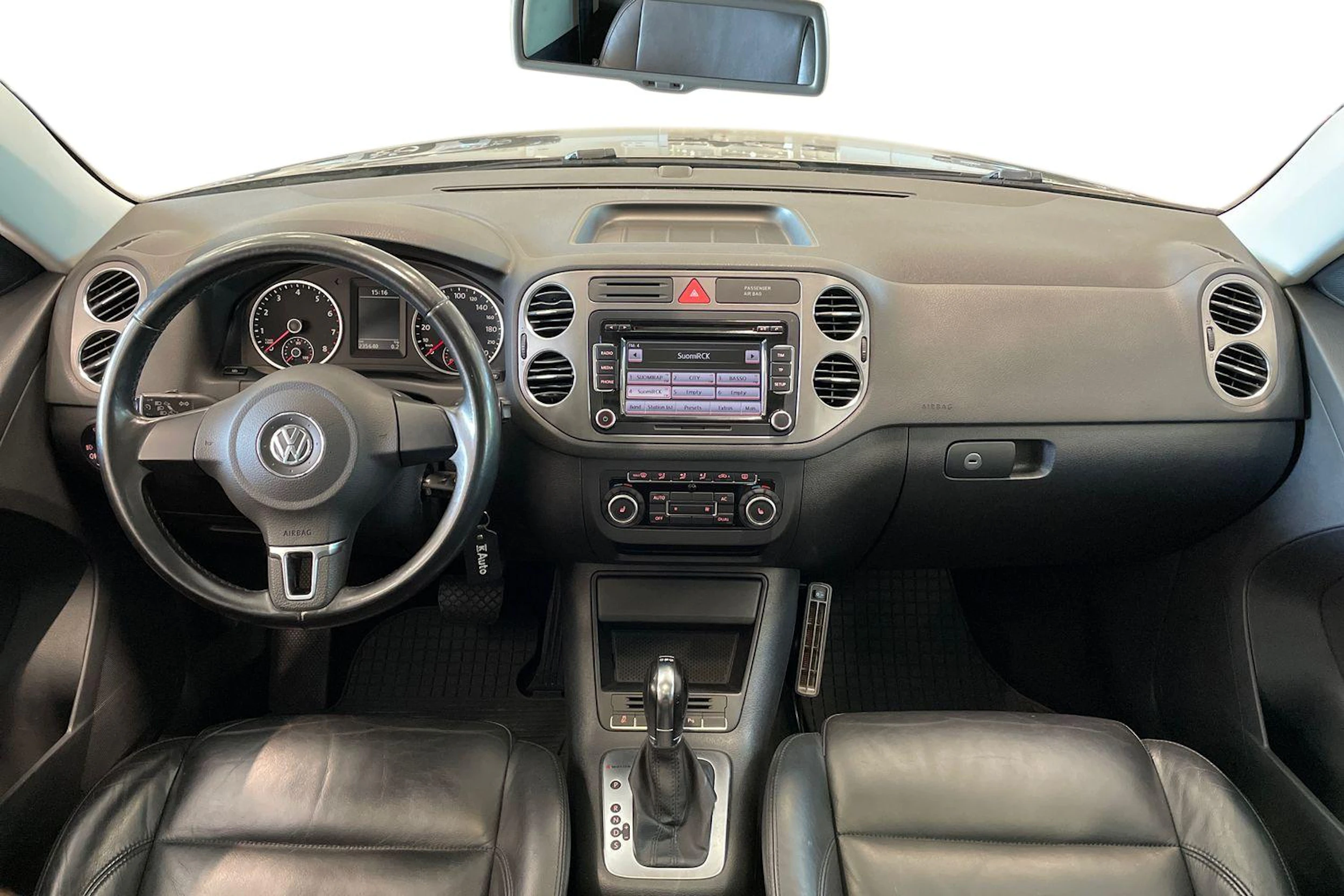 harmaa Volkswagen Tiguan 2010 kuva 7.