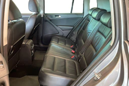 harmaa Volkswagen Tiguan 2010 kuva 8.