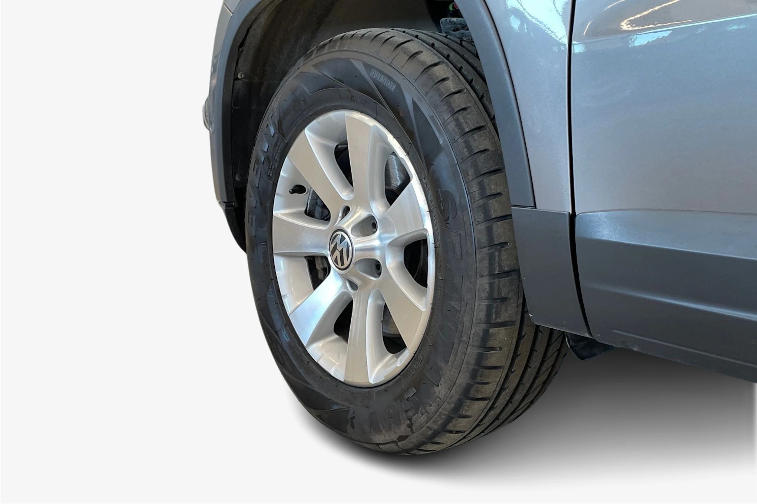 harmaa Volkswagen Tiguan 2010 kuva 9.