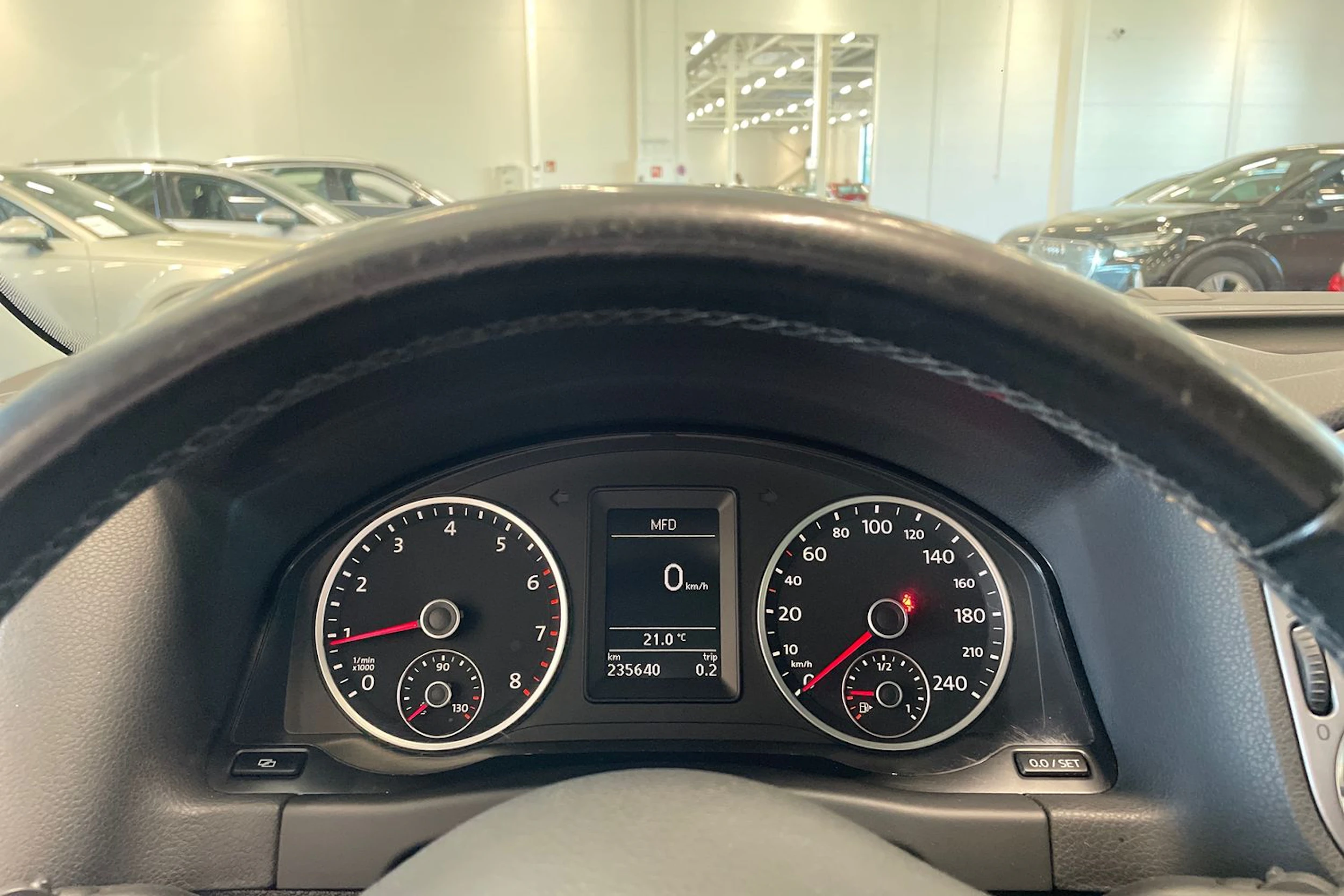 harmaa Volkswagen Tiguan 2010 kuva 14.