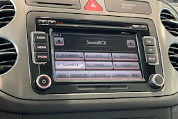 harmaa Volkswagen Tiguan 2010 kuva 17.