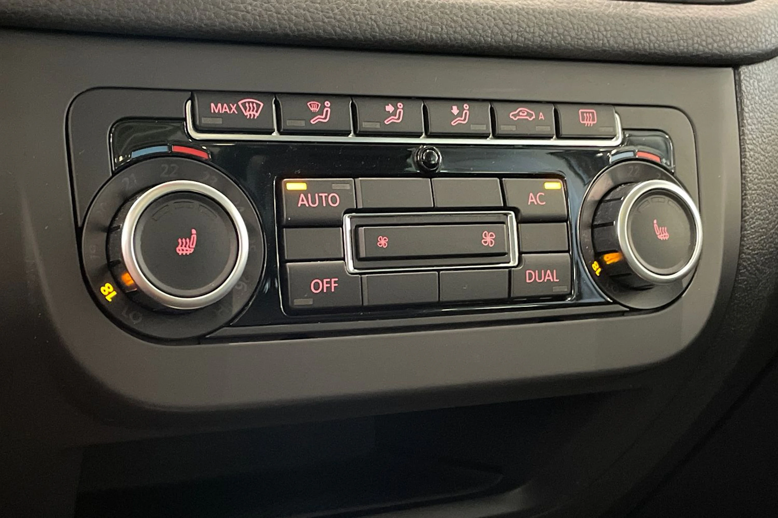 harmaa Volkswagen Tiguan 2010 kuva 19.