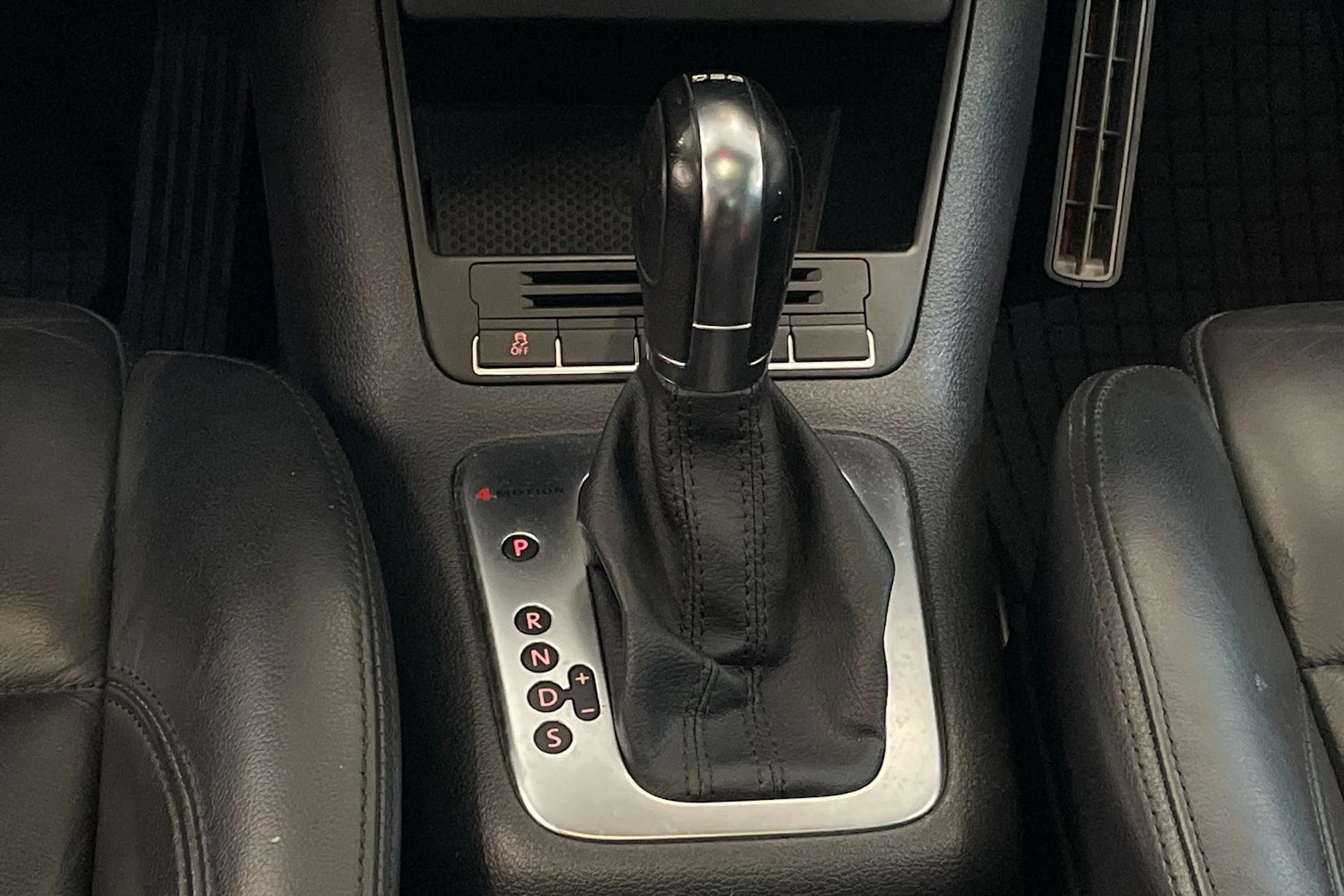 harmaa Volkswagen Tiguan 2010 kuva 21.