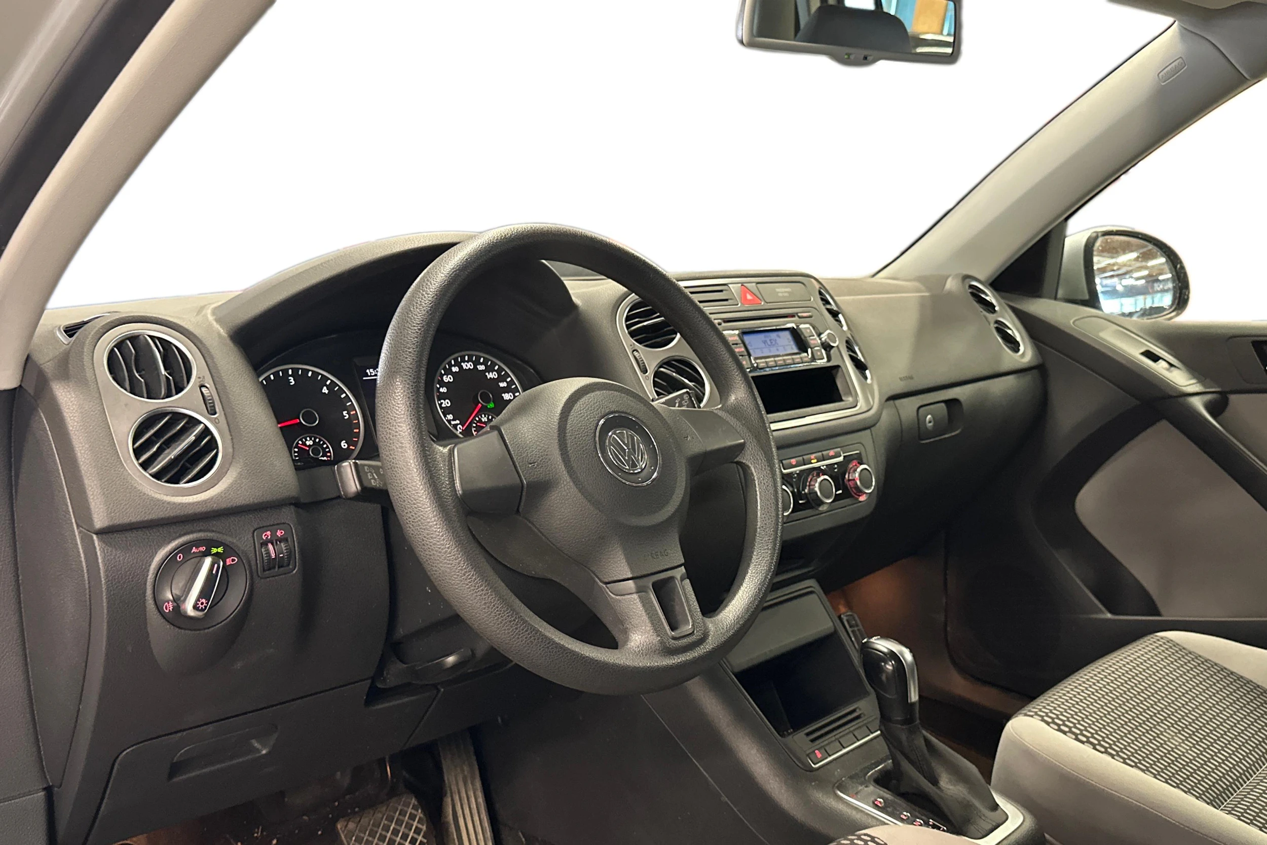 harmaa Volkswagen Tiguan 2011 kuva 3.